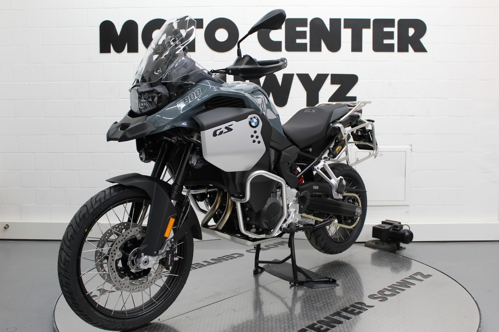 BMW F 900 GS Adventure-showroom-element-2