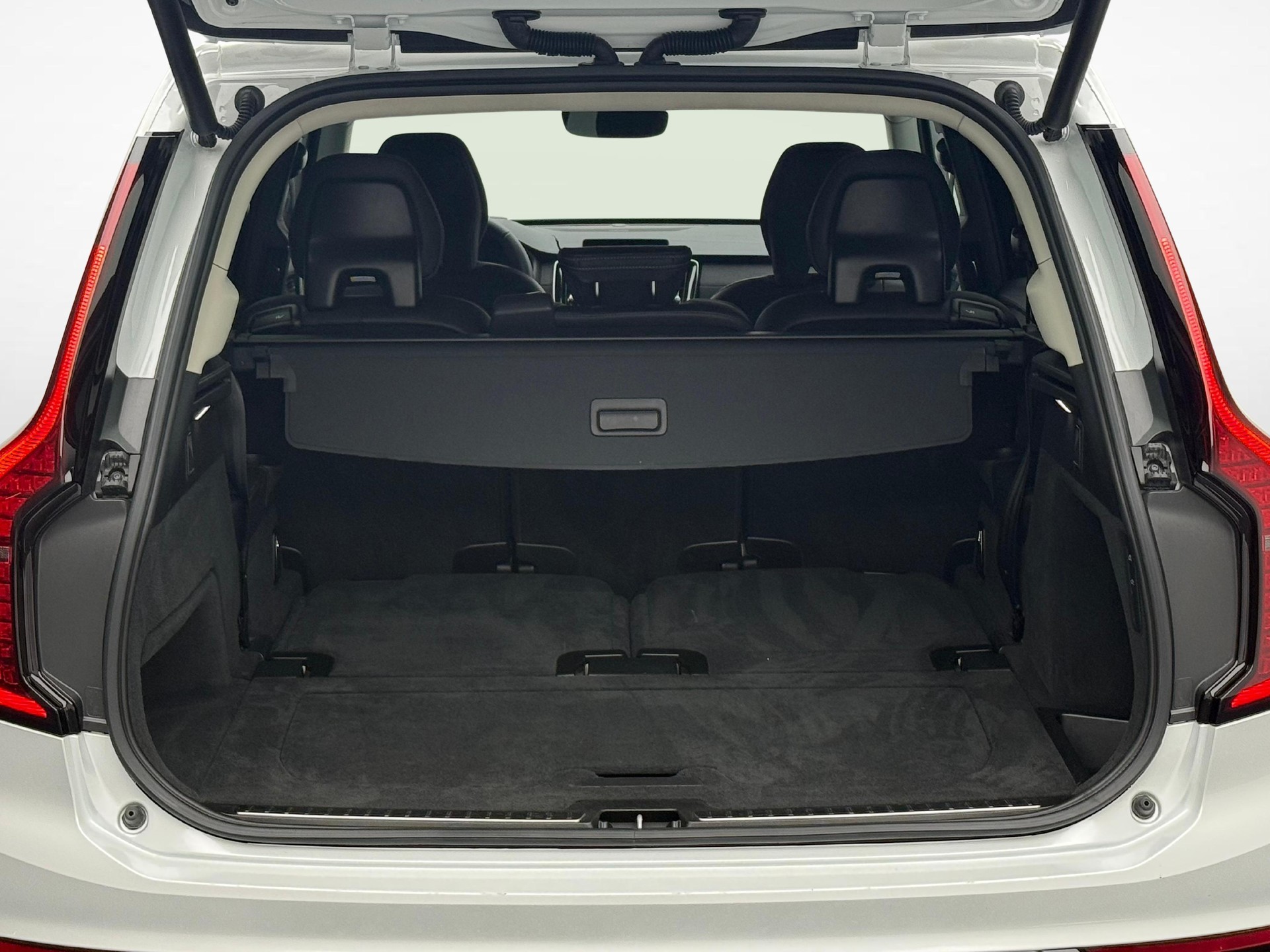 VOLVO XC90 2.0 T8 TE Plus Dark eAWD-image-24