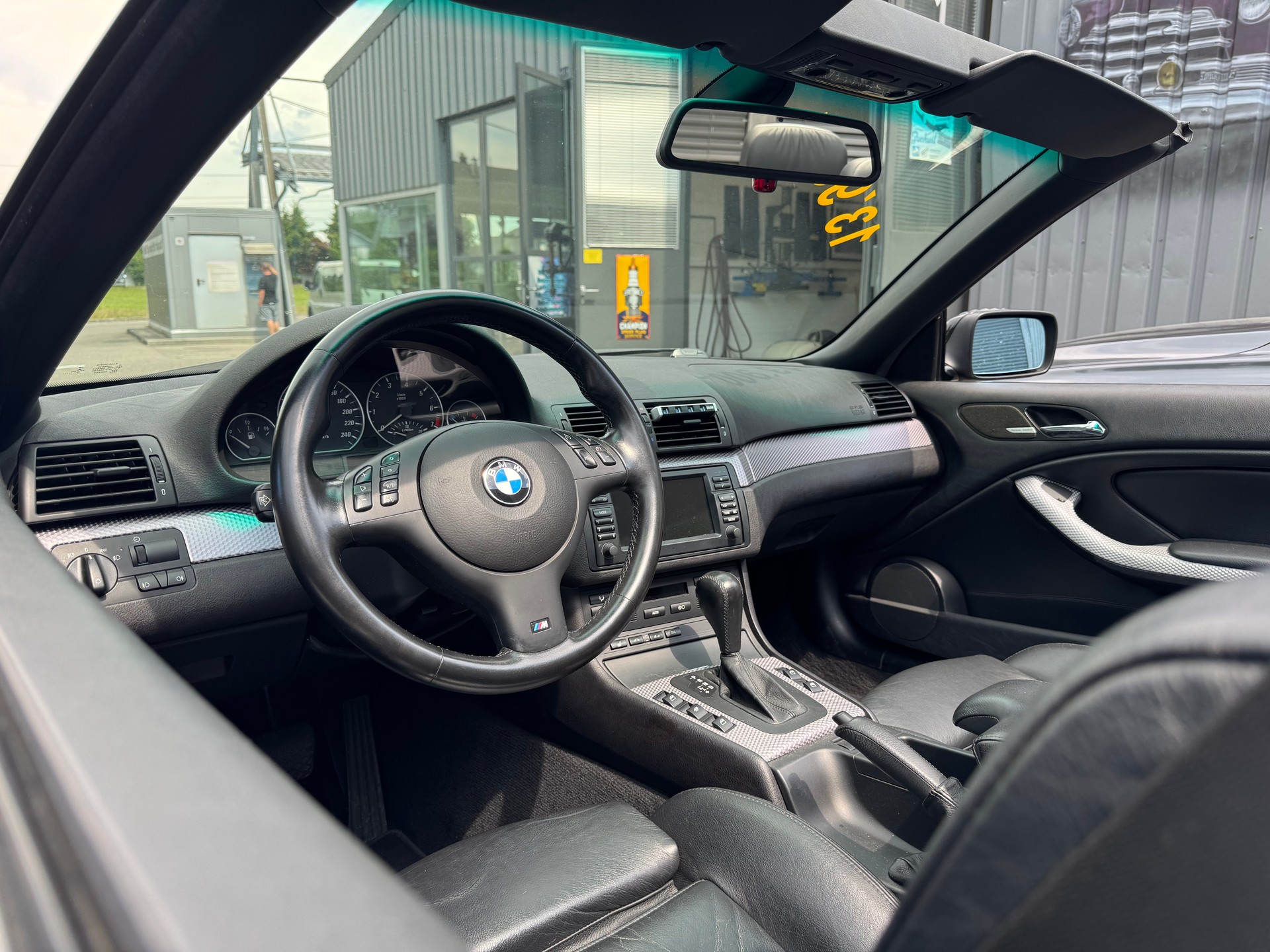 BMW 330Ci Cabriolet-image-3