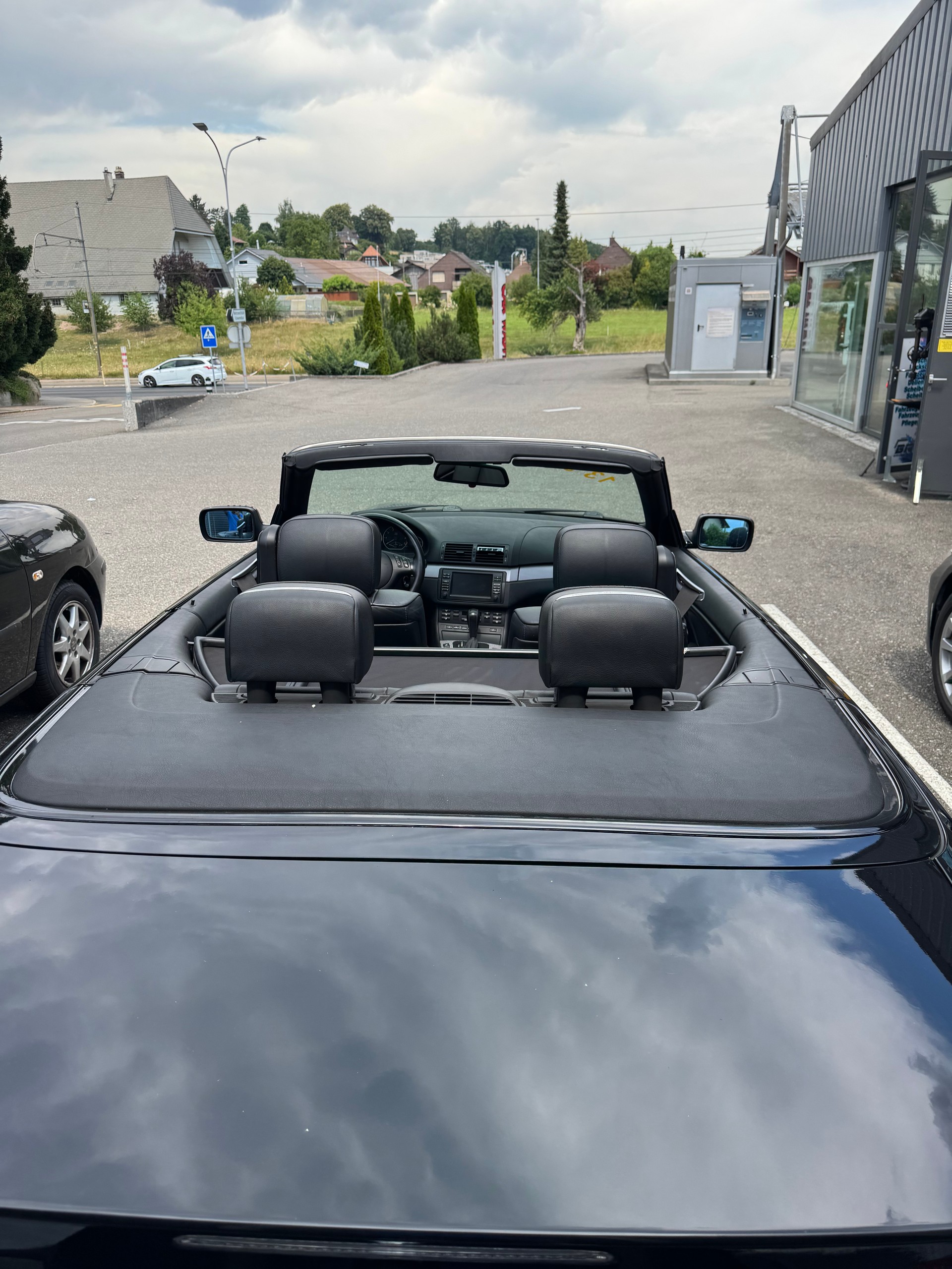 BMW 330Ci Cabriolet-image-5