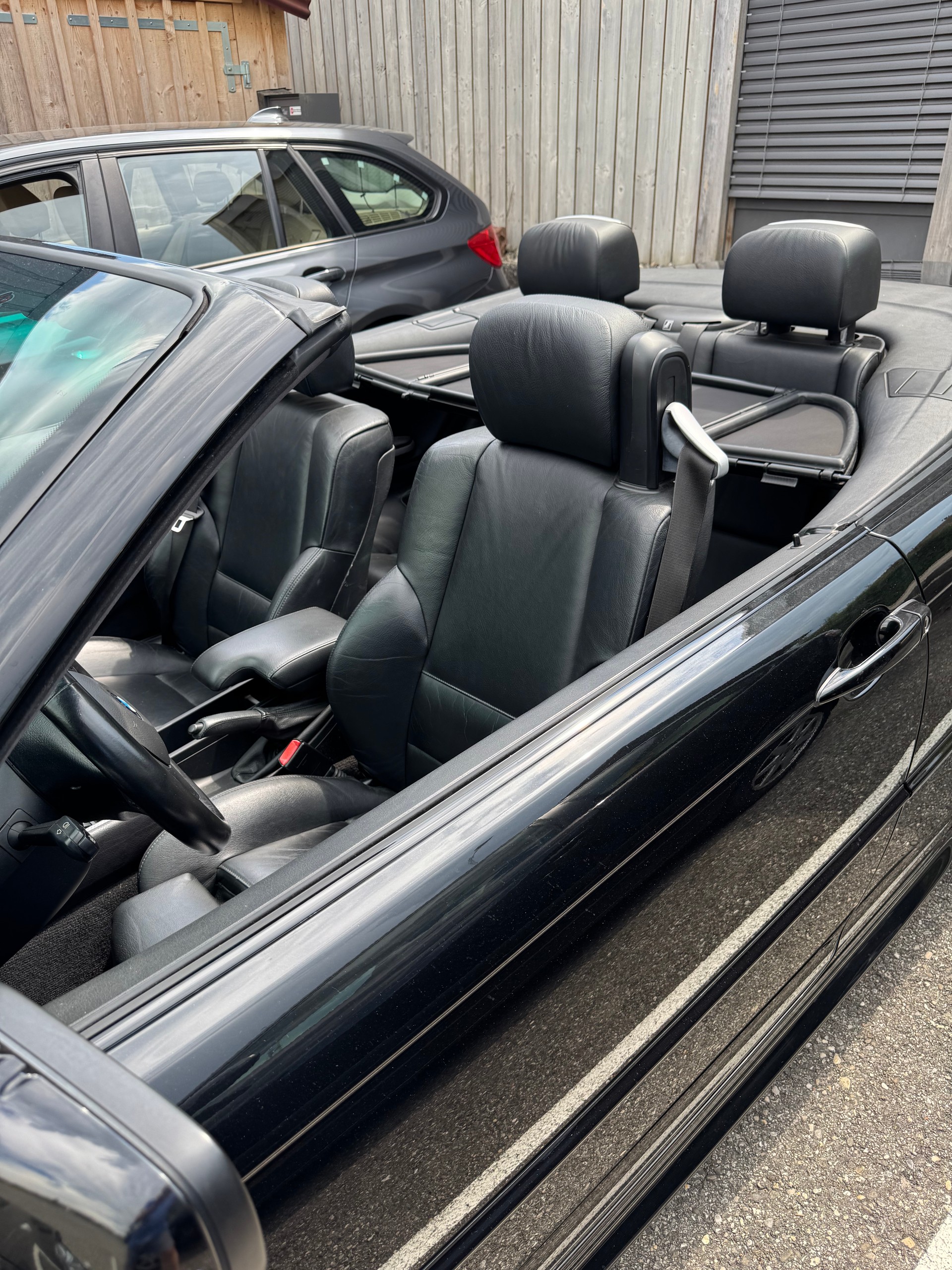 BMW 330Ci Cabriolet-image-2