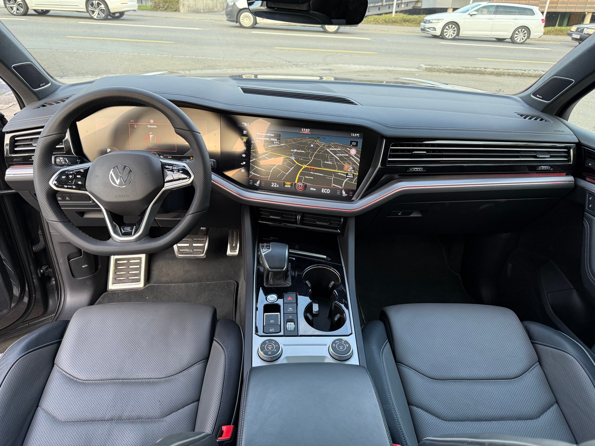 VW Touareg 3.0 TDI R Line Tiptronic-image-6