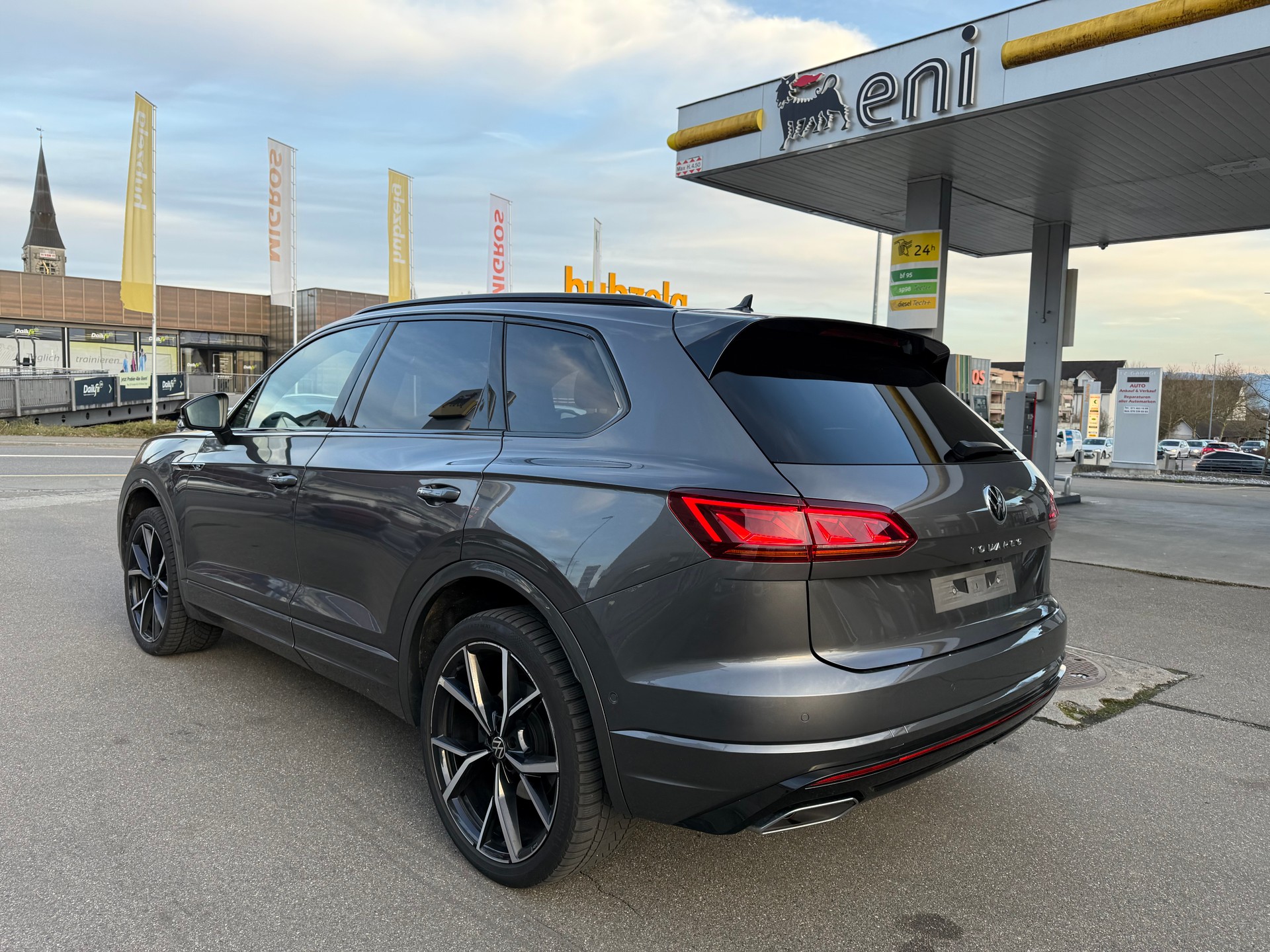 VW Touareg 3.0 TDI R Line Tiptronic-image-4