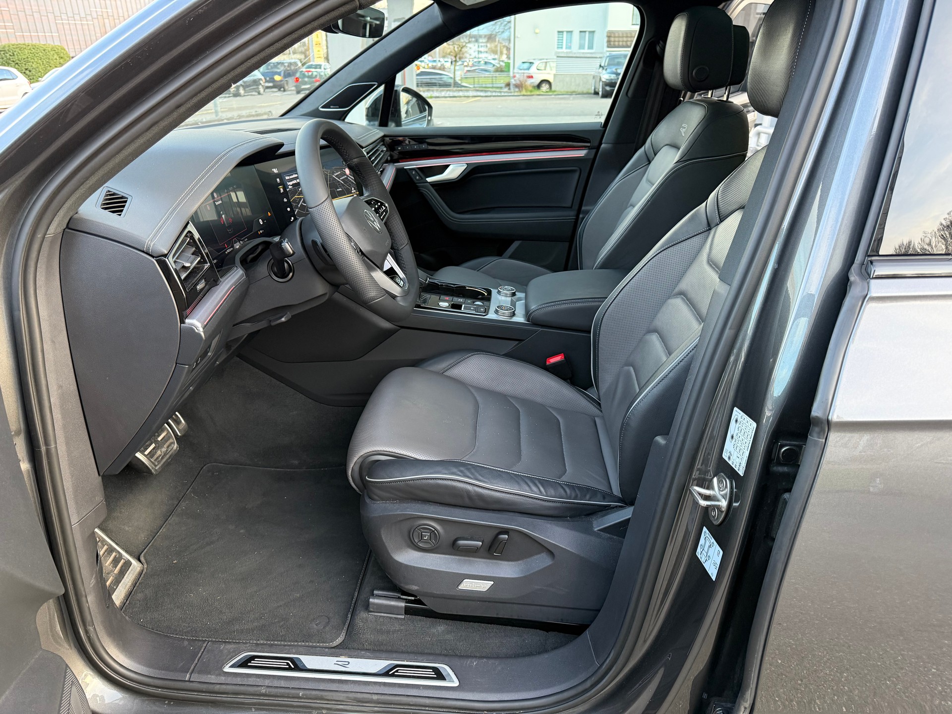VW Touareg 3.0 TDI R Line Tiptronic-image-8