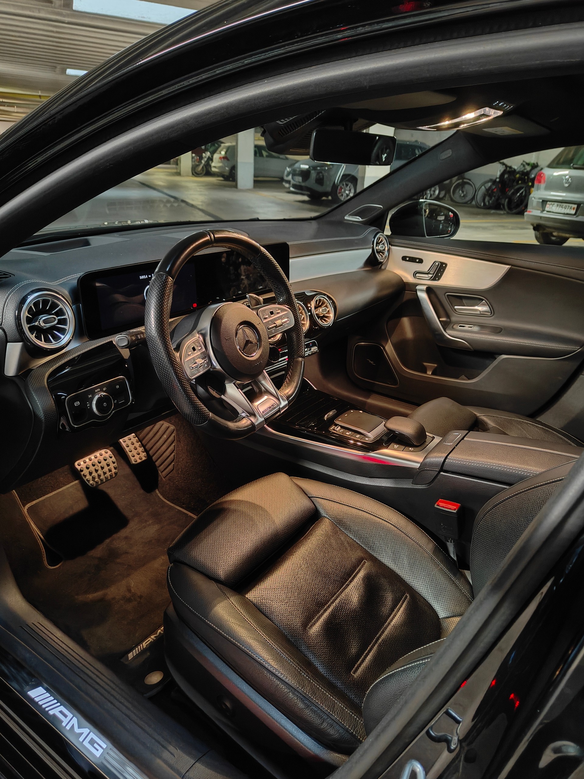 MERCEDES-BENZ A 45 S AMG 4Matic+ Speedshift-image-5
