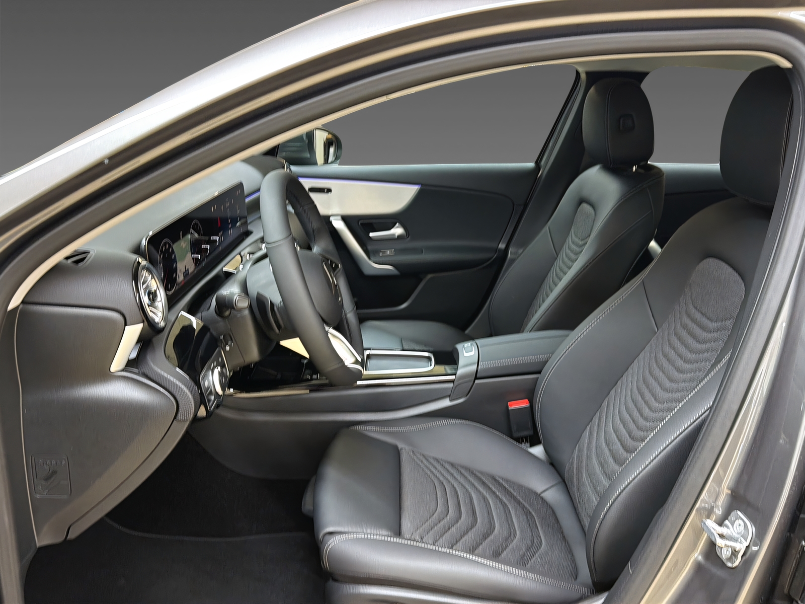 MERCEDES-BENZ A 220 4Matic-image-12