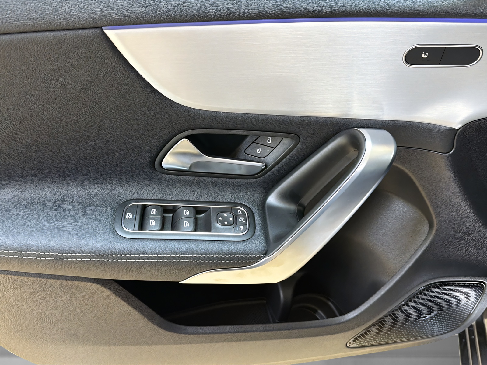 MERCEDES-BENZ A 220 4Matic-image-13