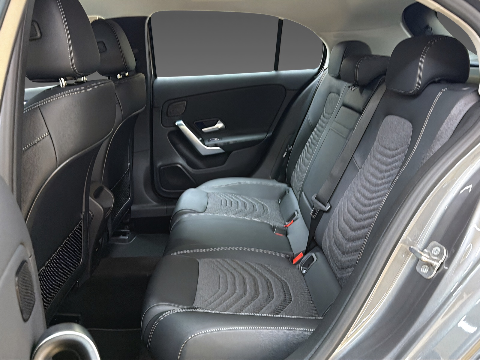 MERCEDES-BENZ A 220 4Matic-image-15