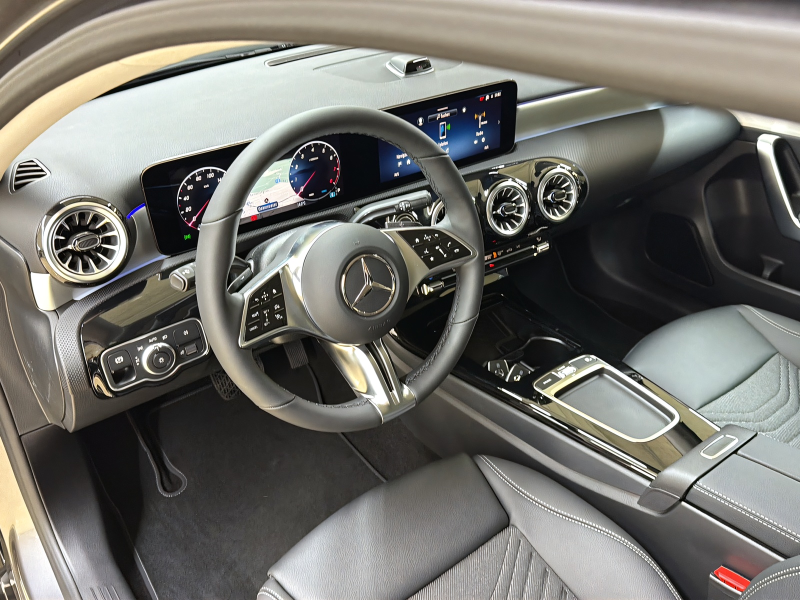 MERCEDES-BENZ A 220 4Matic-image-9