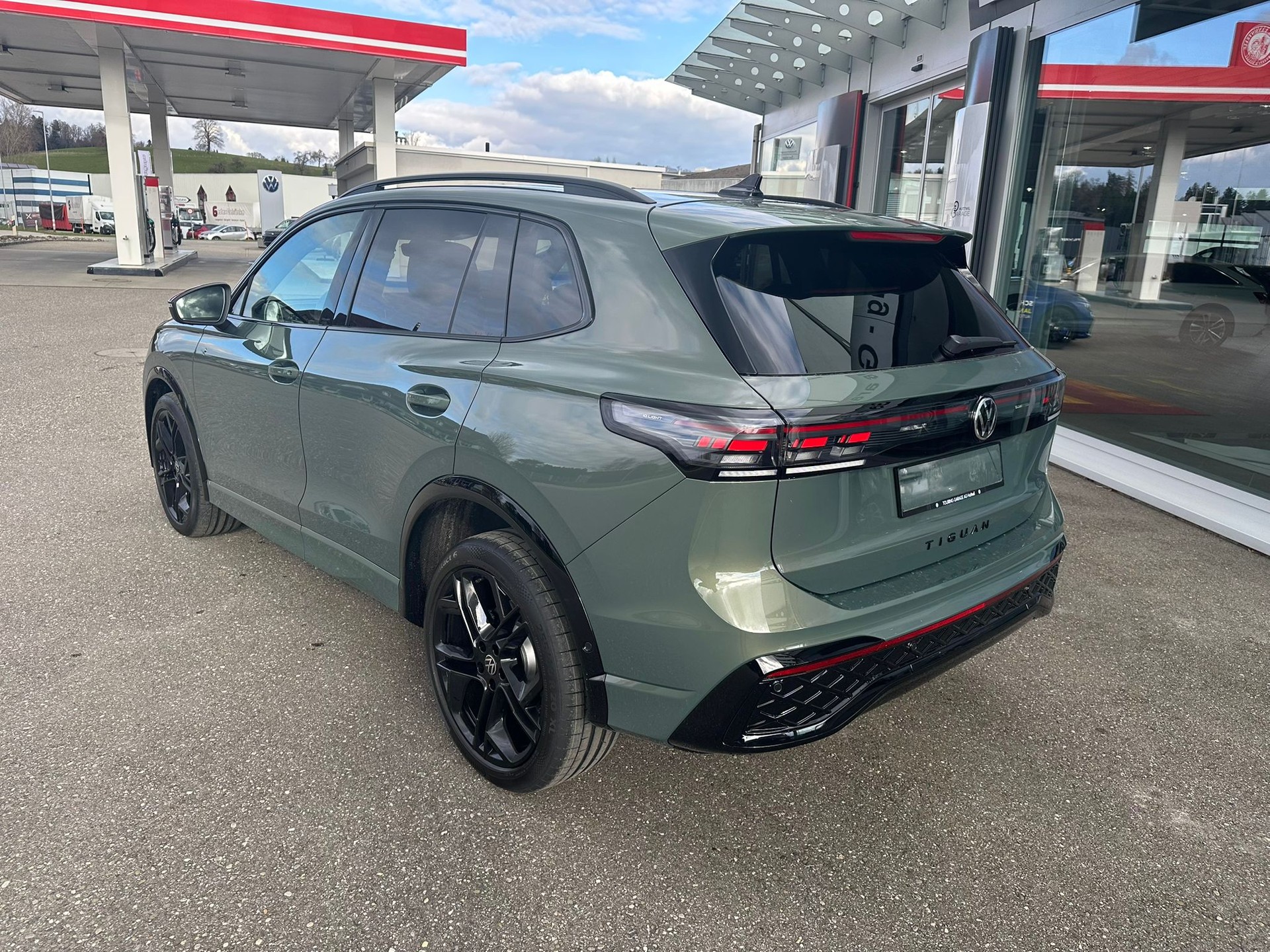 VW Tiguan 2.0 TSI DSG R-Line United 4Motion-image-2