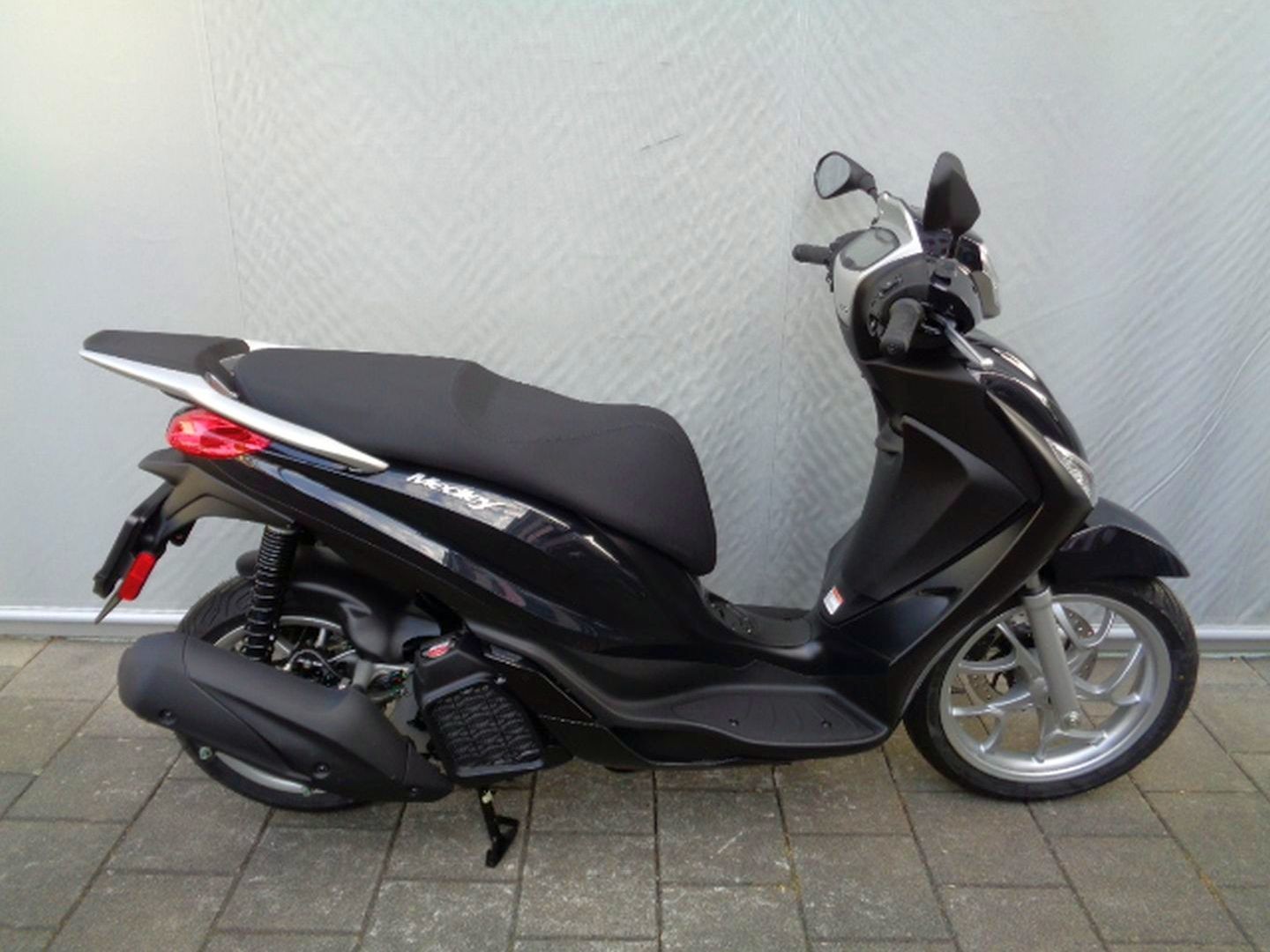 PIAGGIO MEDLEY 200 ABS E5-showroom-element-3