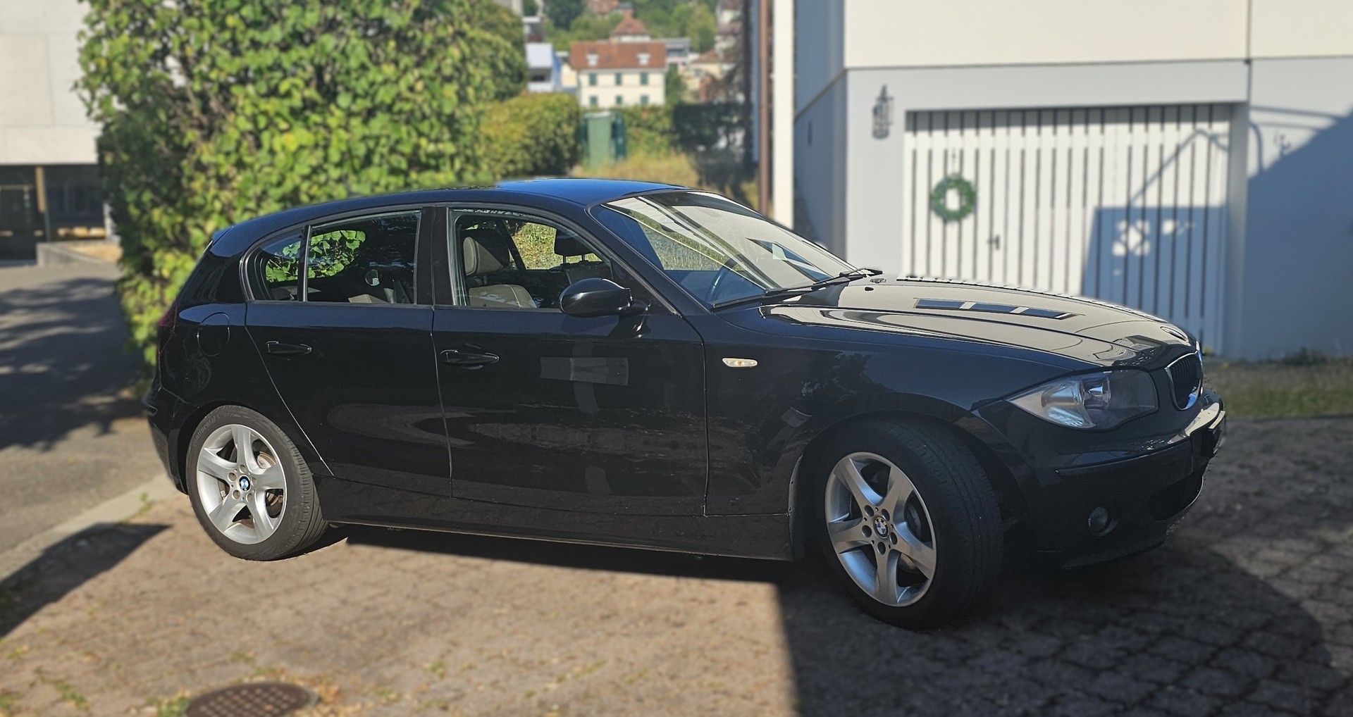 BMW 130i-image-2