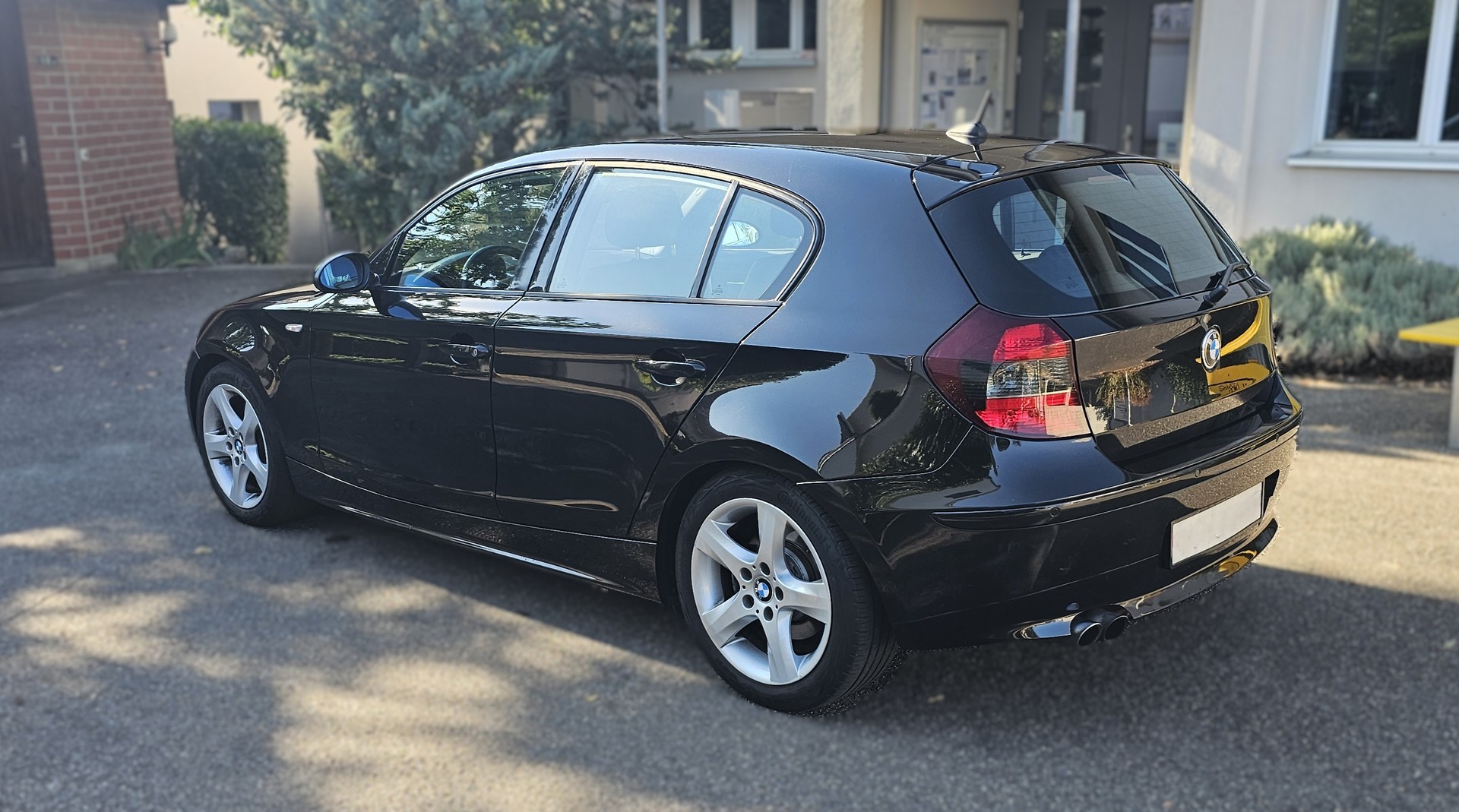 BMW 130i-image-3