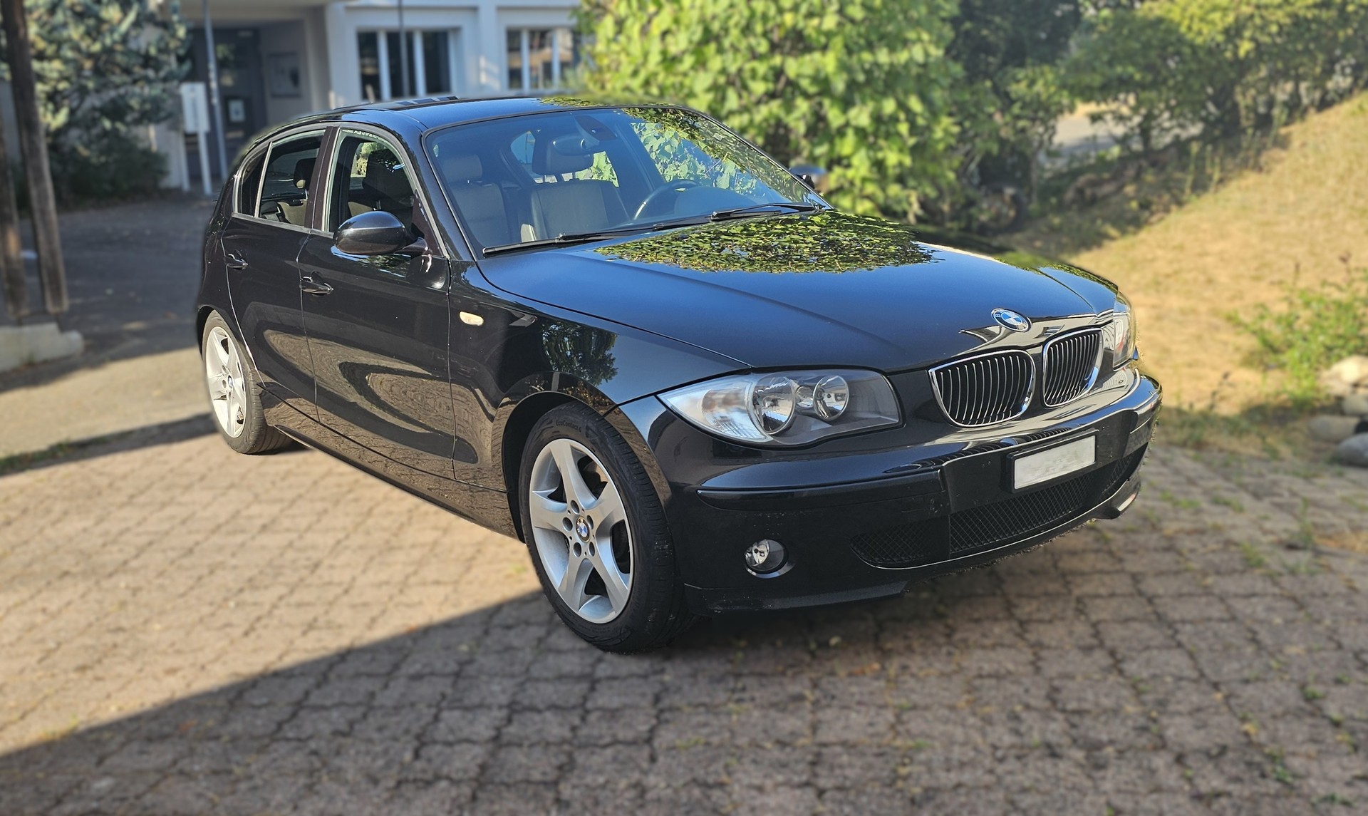 BMW 130i-image-1