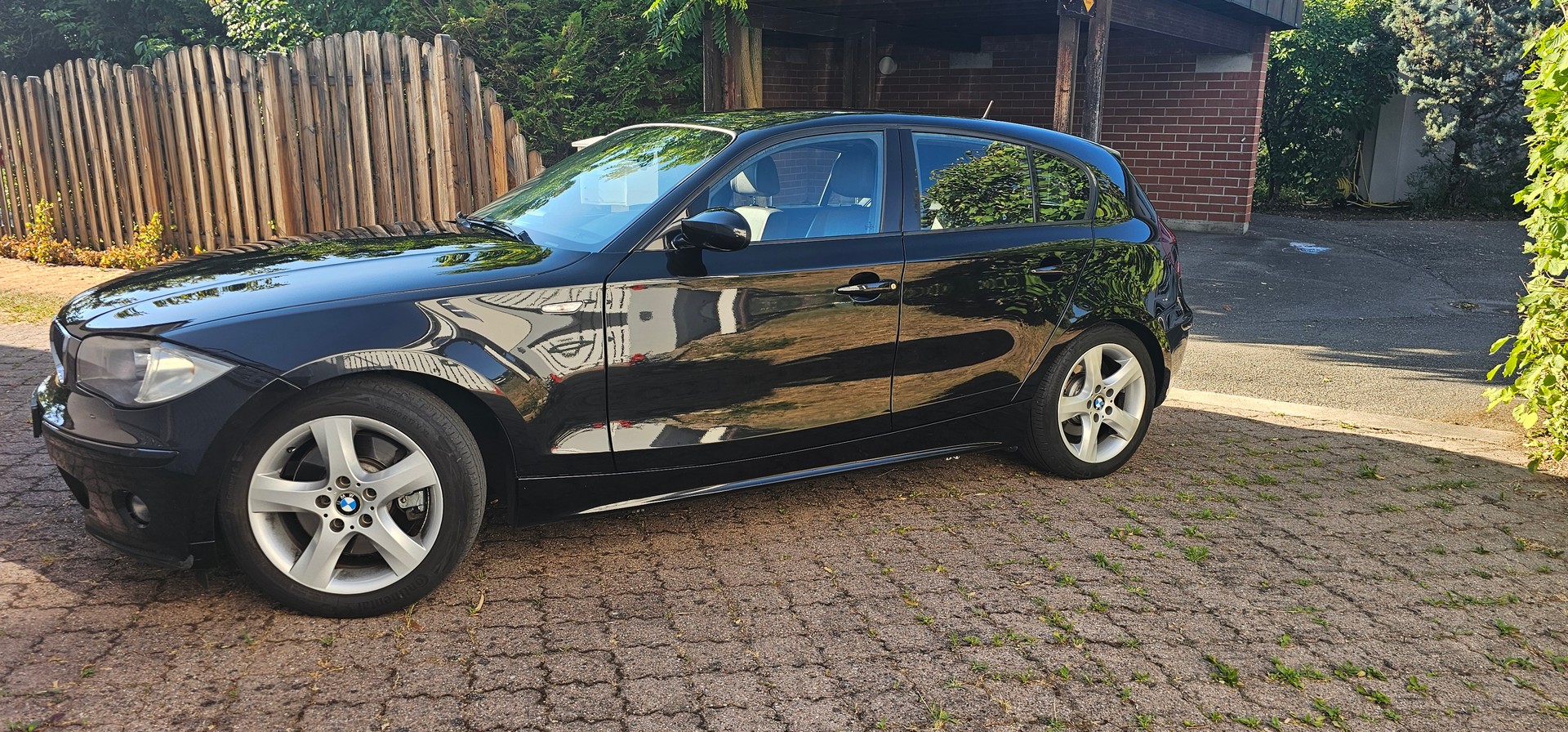 BMW 130i-image-4