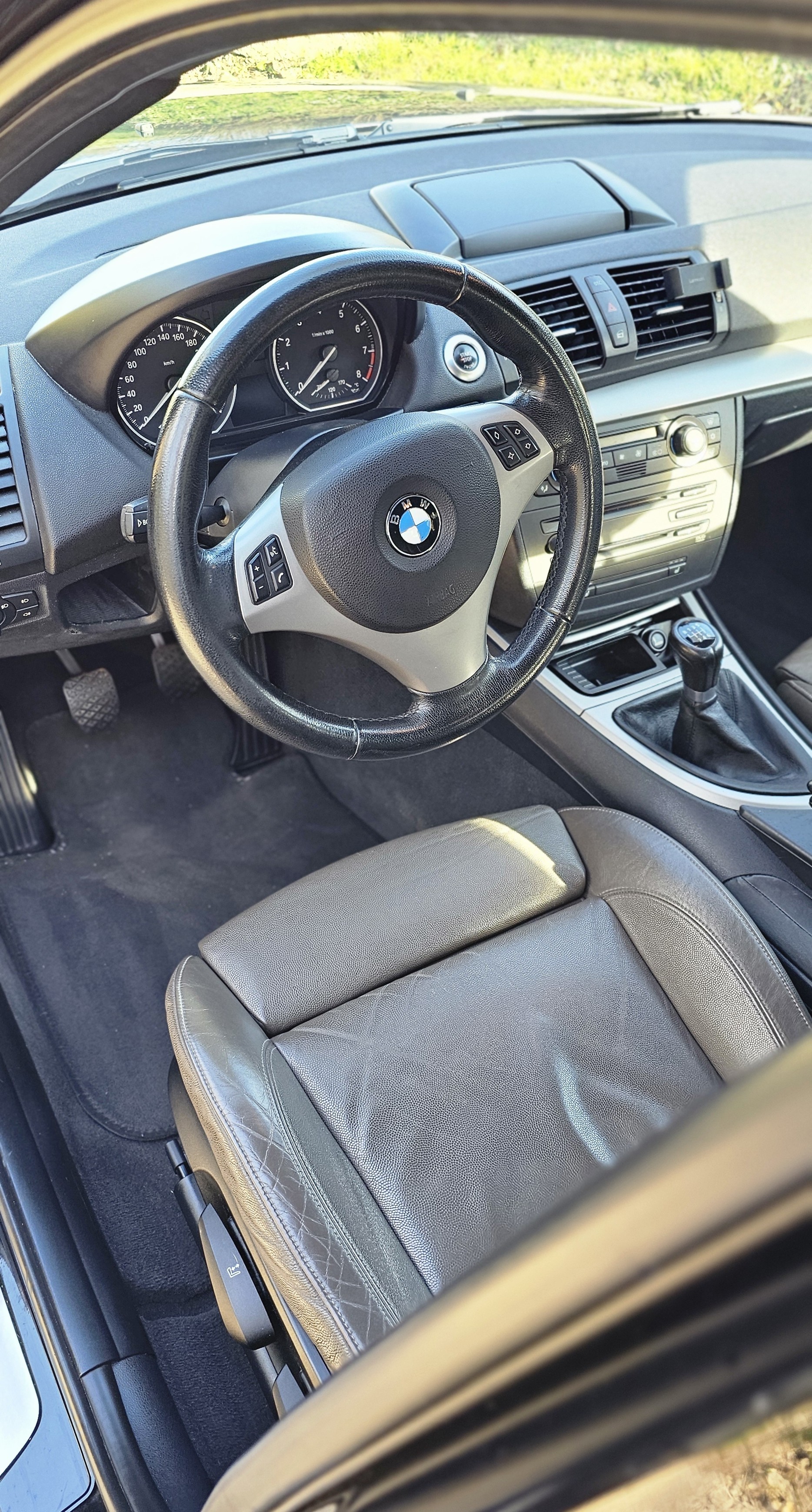 BMW 130i-image-9