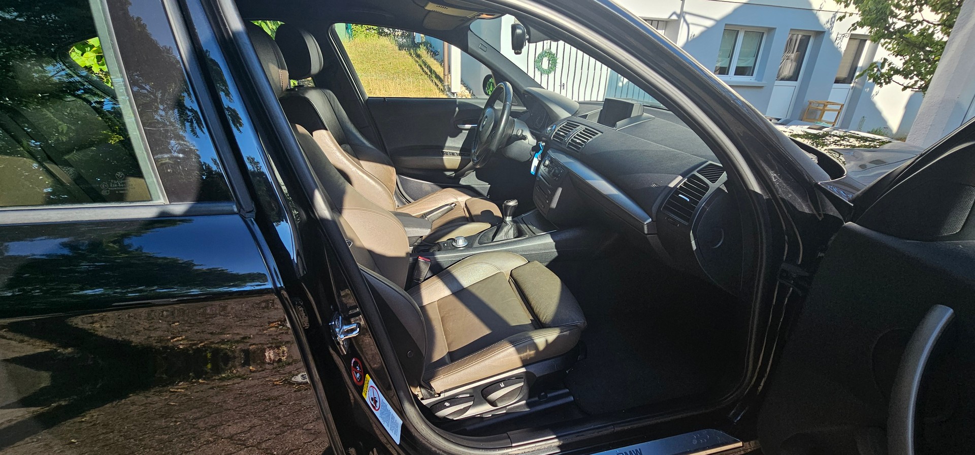 BMW 130i-image-15