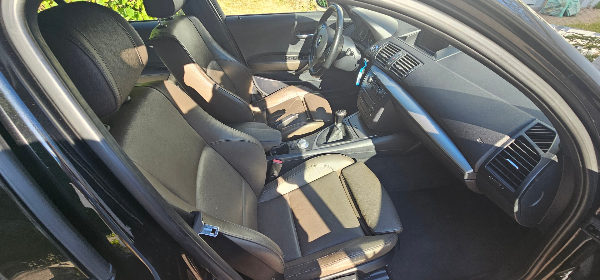 BMW 130i-image-16