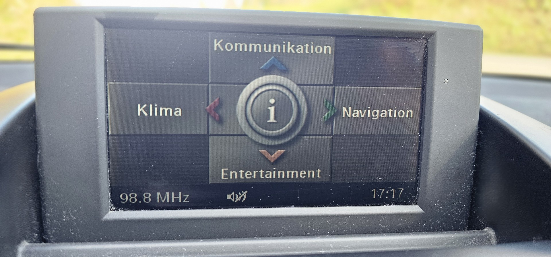 BMW 130i-image-12