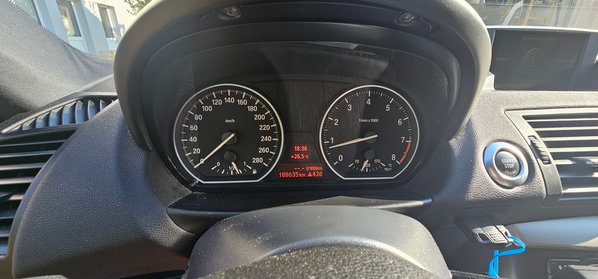 BMW 130i-image-10