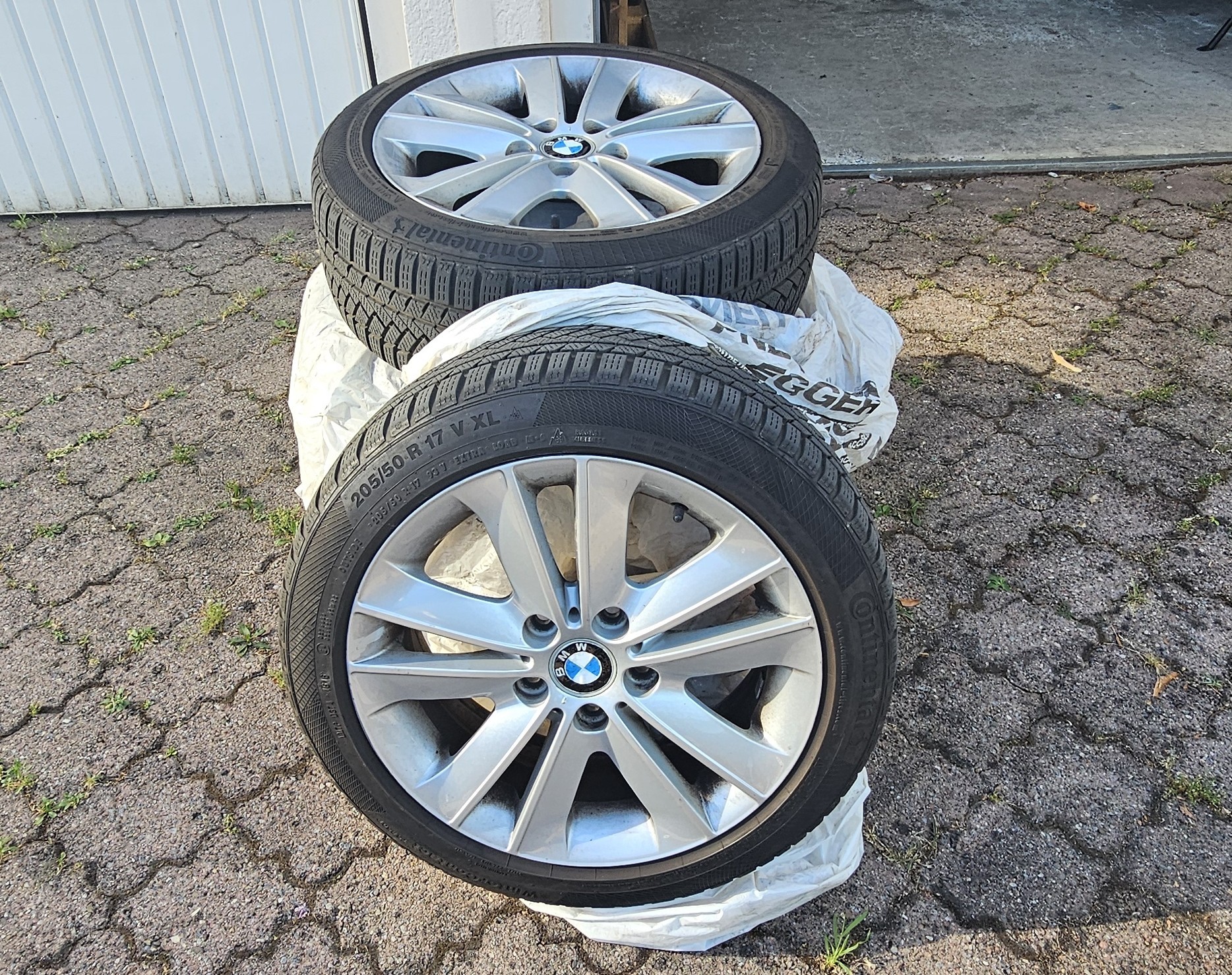 BMW 130i-image-18