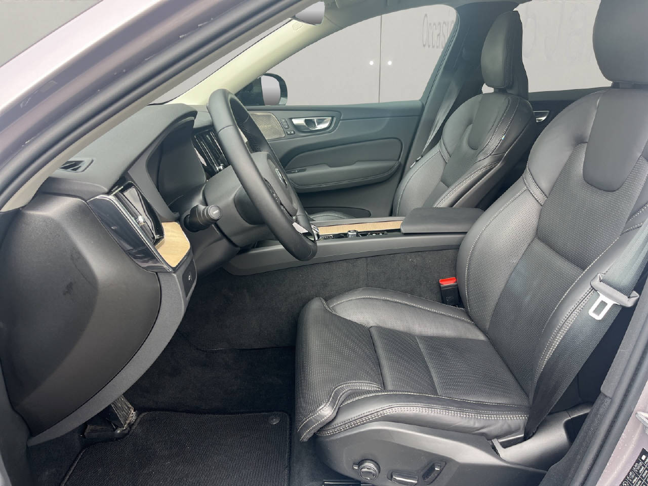 VOLVO XC60 2.0 B5 MH Plus Dark AWD-image-4
