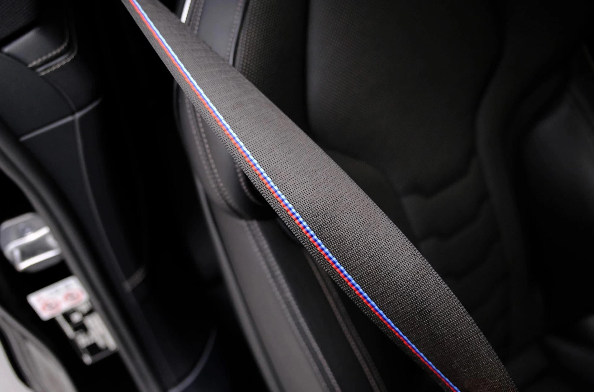 BMW M850i xDrive Steptronic-image-19