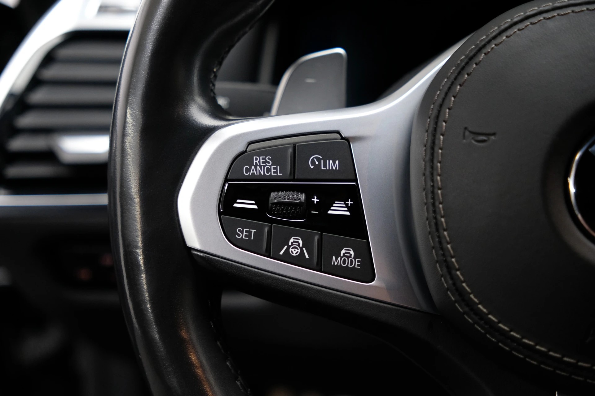 BMW M850i xDrive Steptronic-image-12