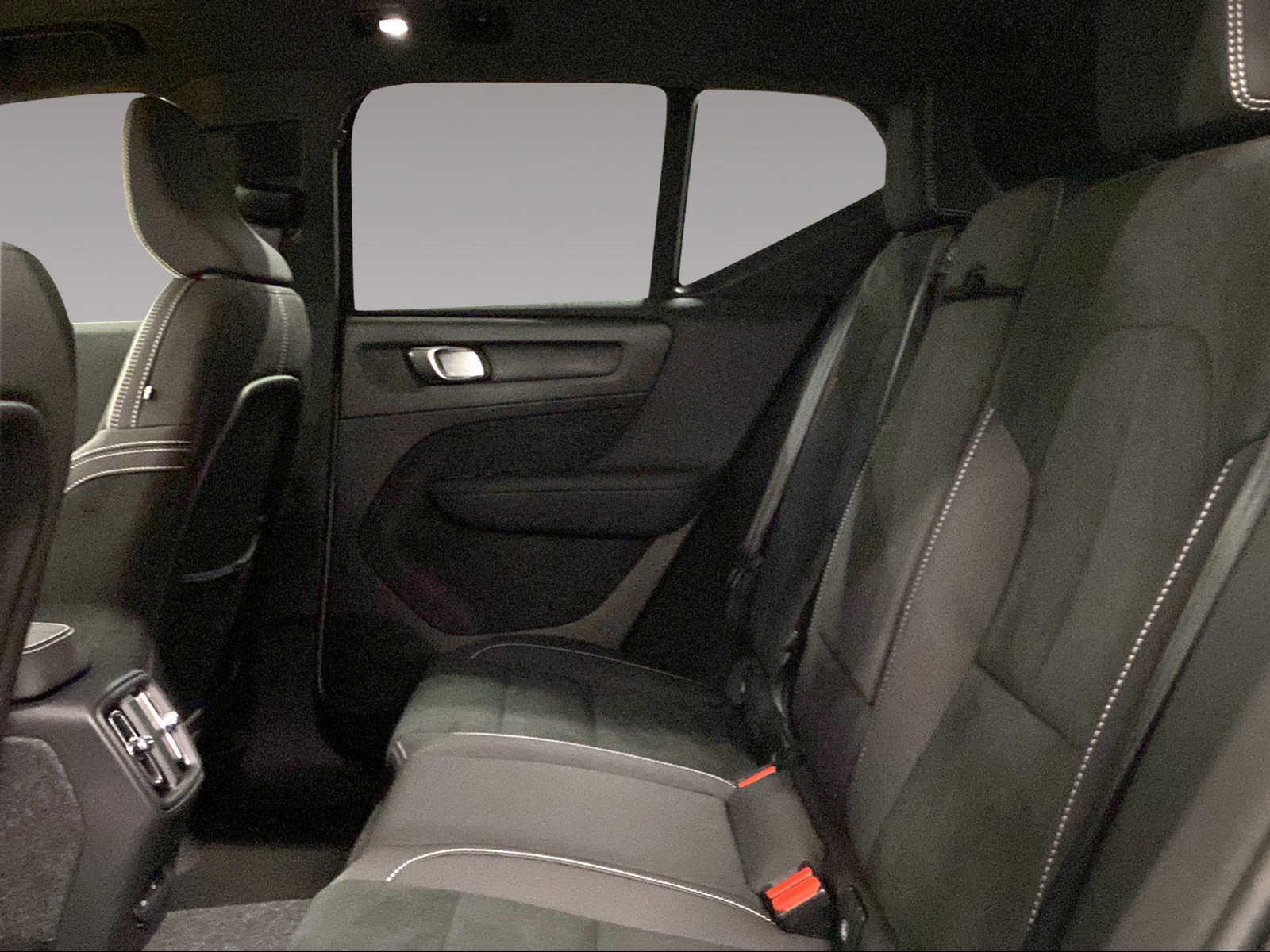 VOLVO EX40 Twin Black Edition AWD-image-13