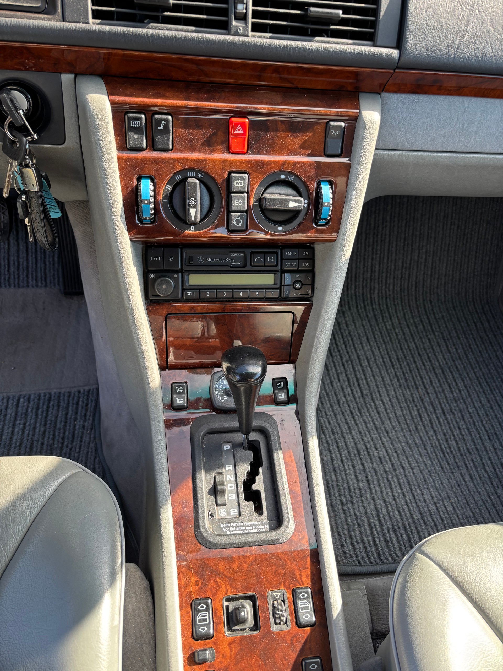 MERCEDES-BENZ 300CE-image-11