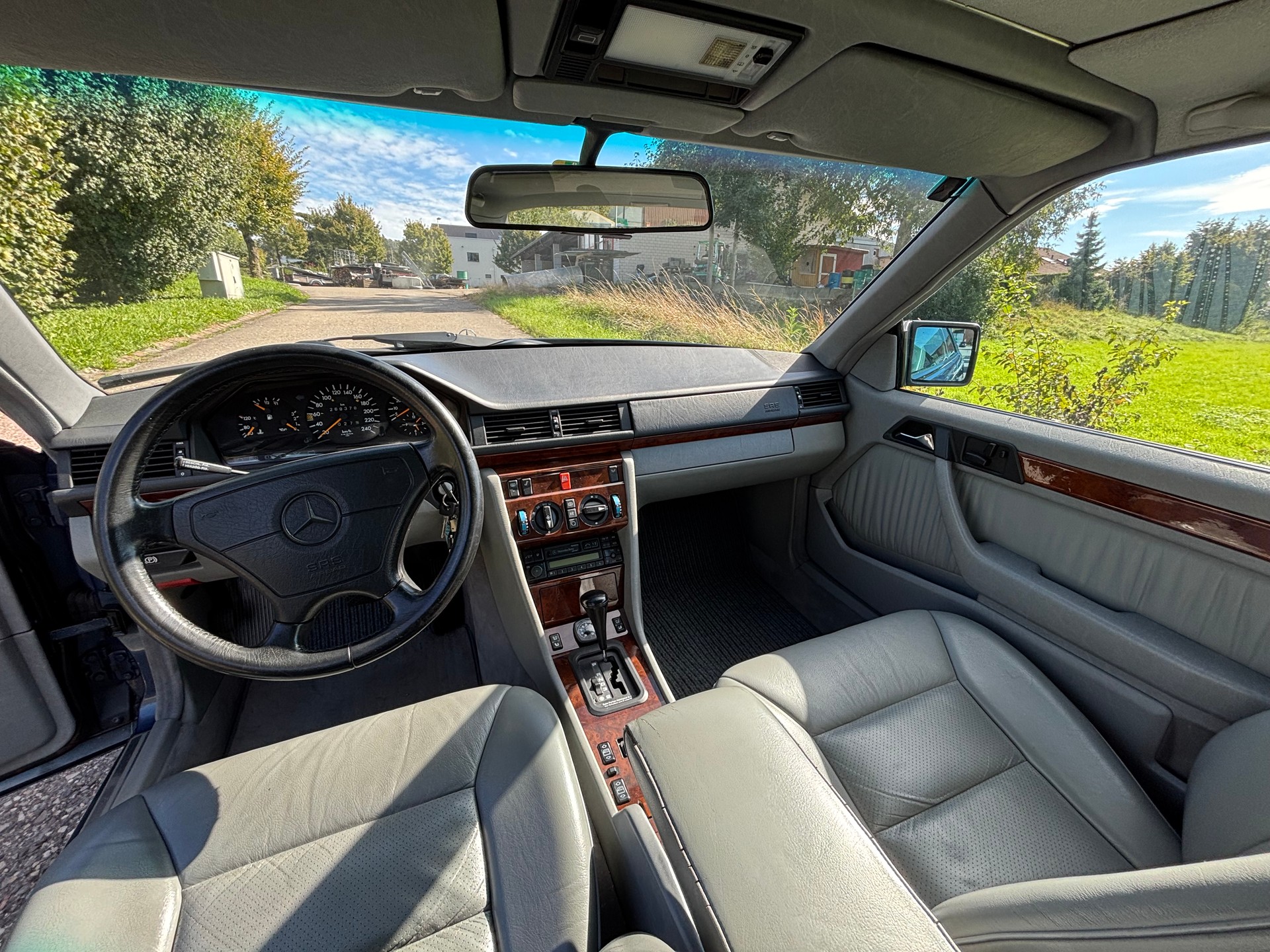 MERCEDES-BENZ 300CE-image-10