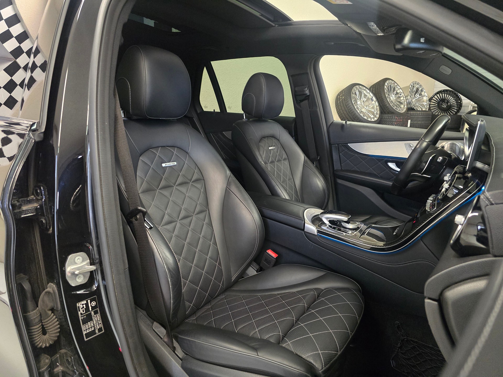 MERCEDES-BENZ GLC 63 AMG 4Matic+ 9G-Tronic-image-13