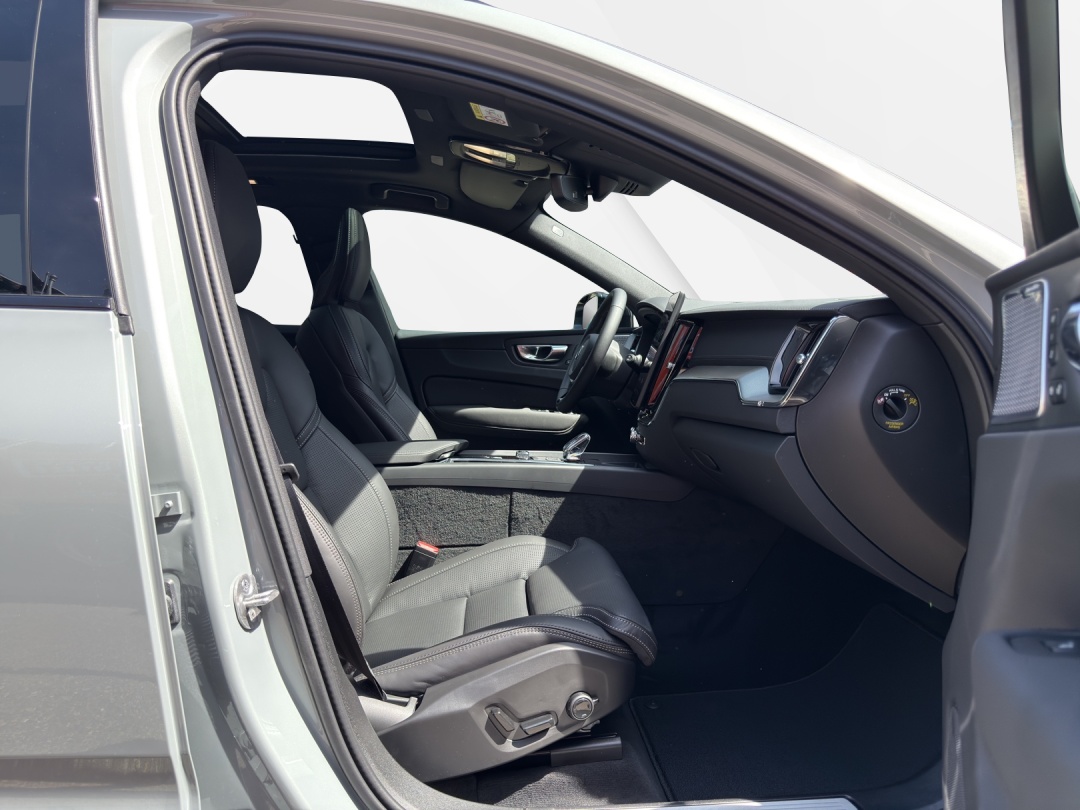 VOLVO XC60 T8 eAWD PluginHybrid Black Edition Geartronic-image-11