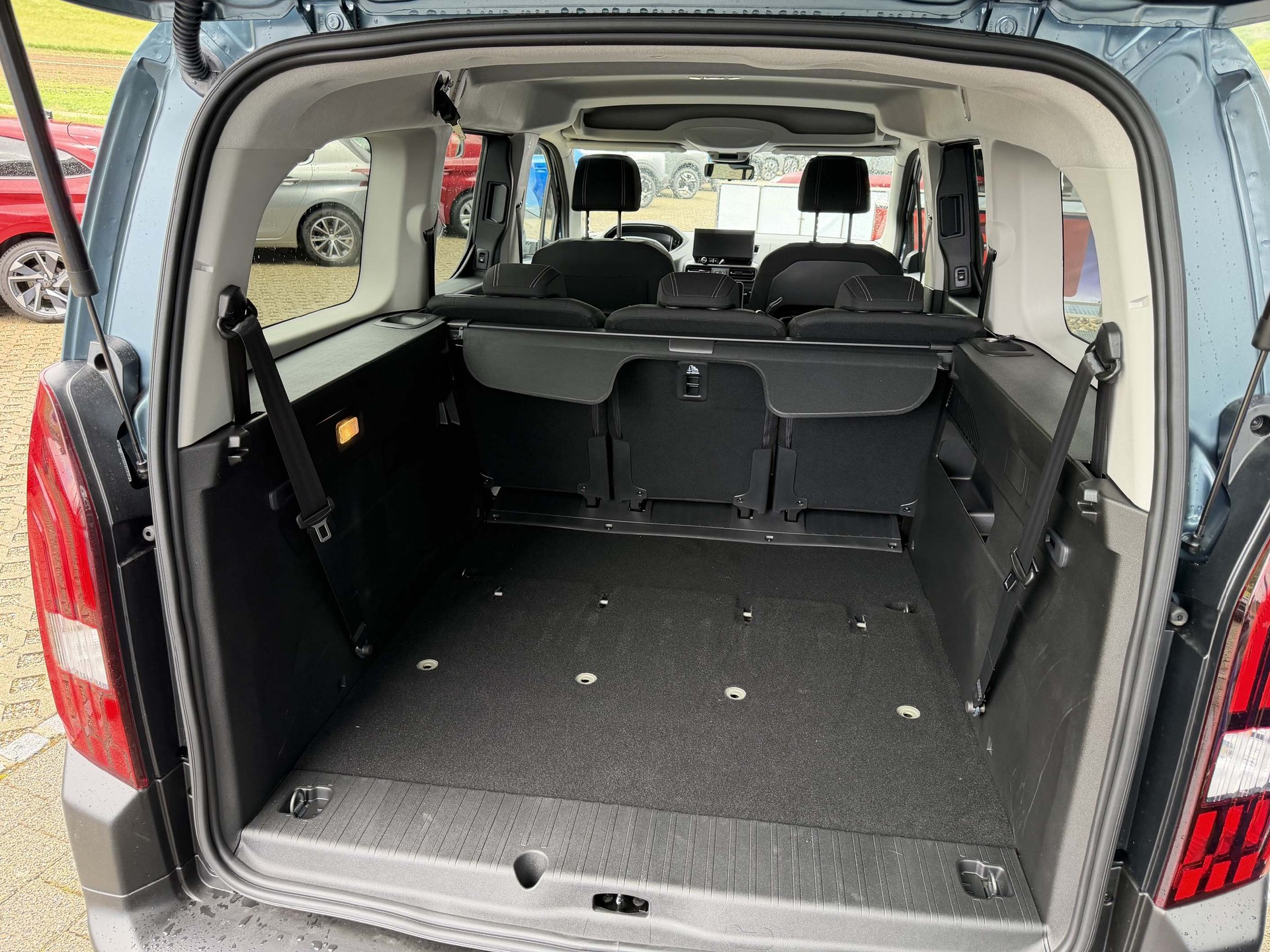 PEUGEOT Rifter Long 1.5 HDi 7-Plätzer Family Edition-image-8