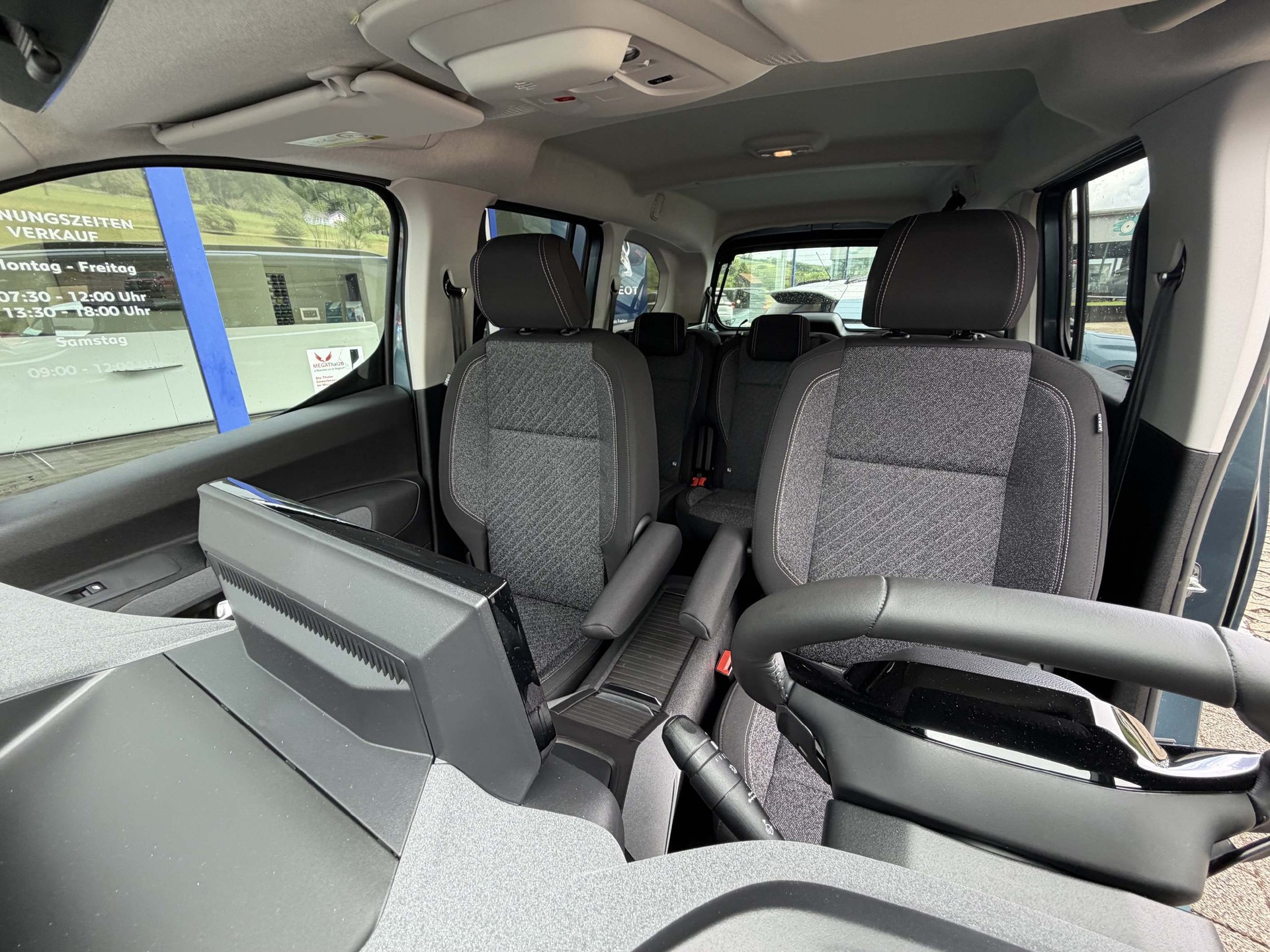 PEUGEOT Rifter Long 1.5 HDi 7-Plätzer Family Edition-image-17