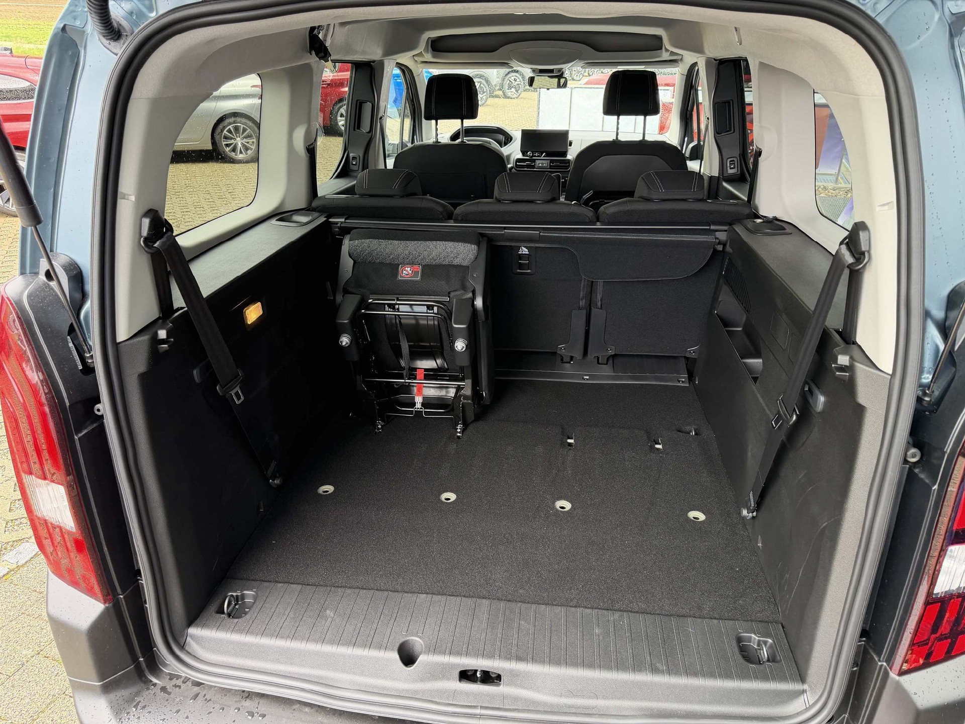 PEUGEOT Rifter Long 1.5 HDi 7-Plätzer Family Edition-image-7