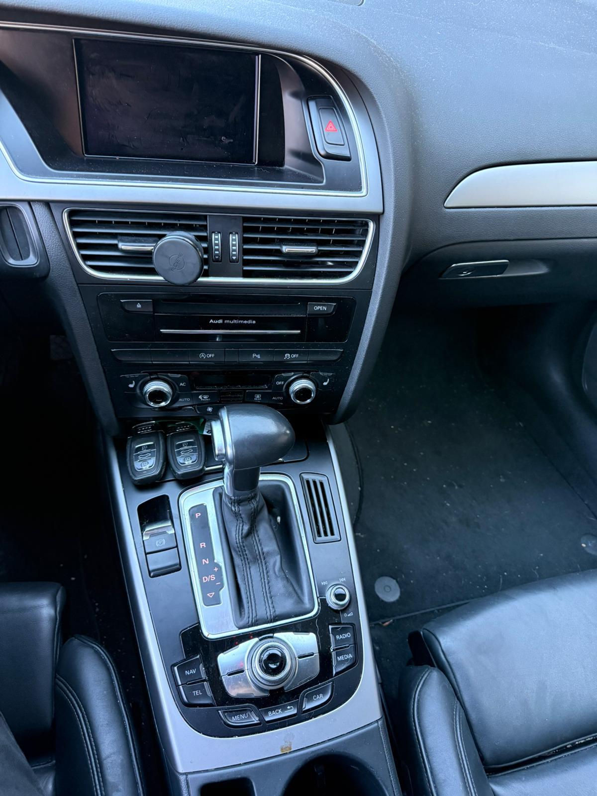 AUDI A4 Limousine 2.0 TFSI quattro S-tronic-image-12
