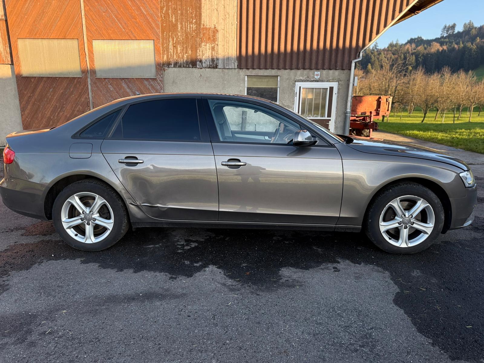 AUDI A4 Limousine 2.0 TFSI quattro S-tronic-image-10