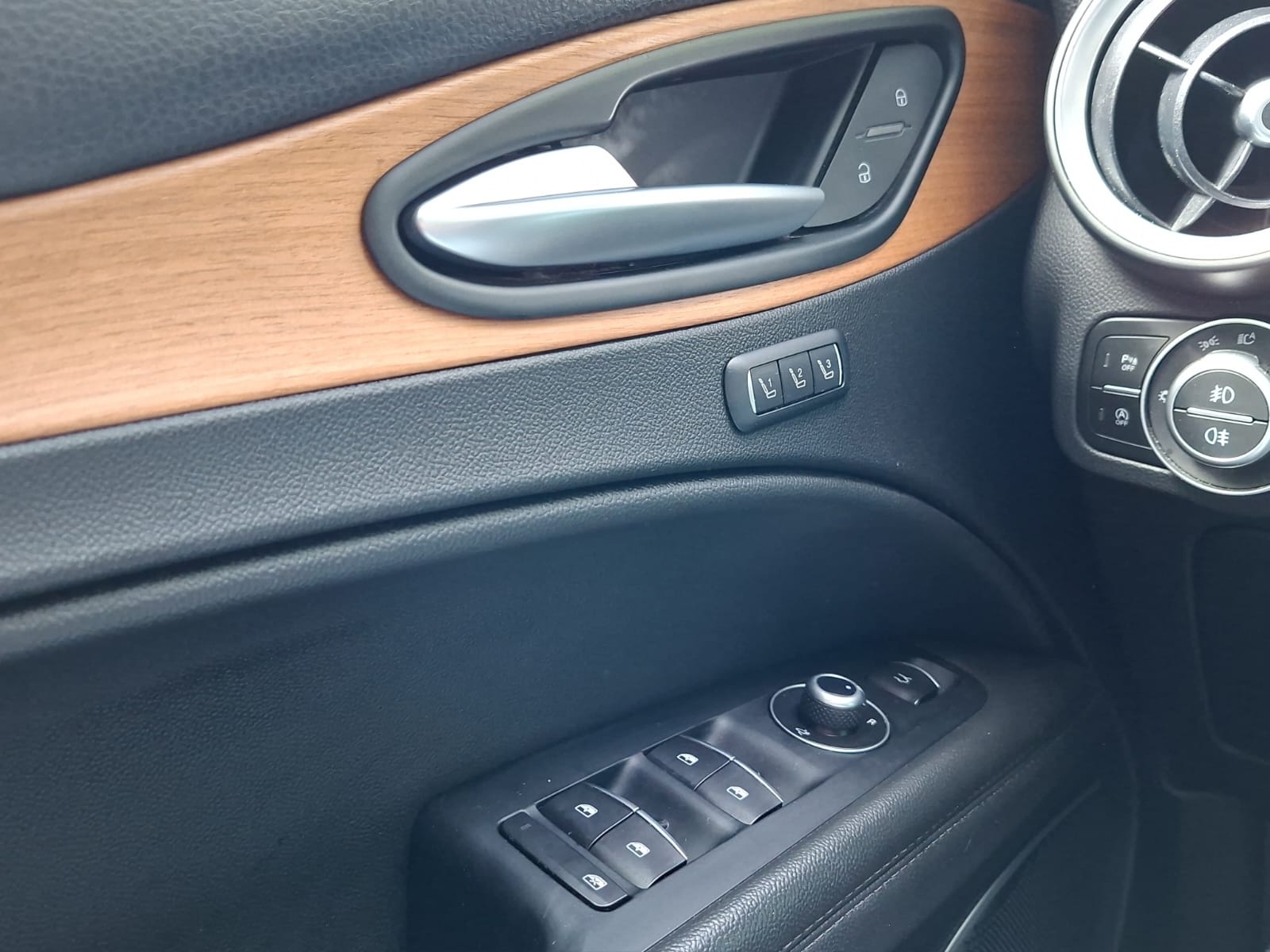 ALFA ROMEO Stelvio 2.2 JTDM Super Q4 Automatic-image-17