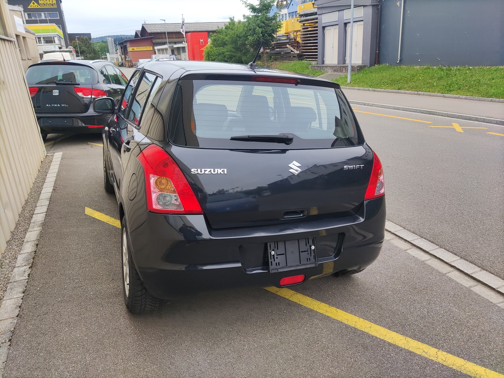 SUZUKI Swift 1.3i 16V GL-image-1