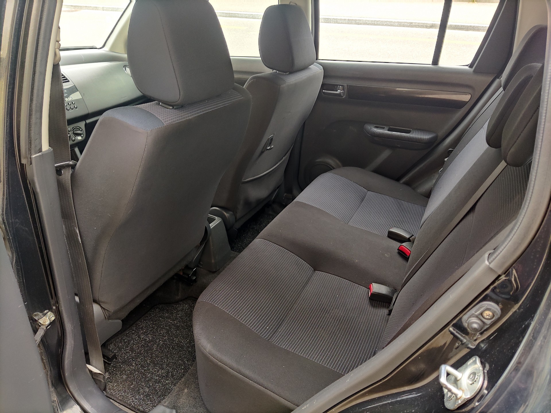 SUZUKI Swift 1.3i 16V GL-image-3