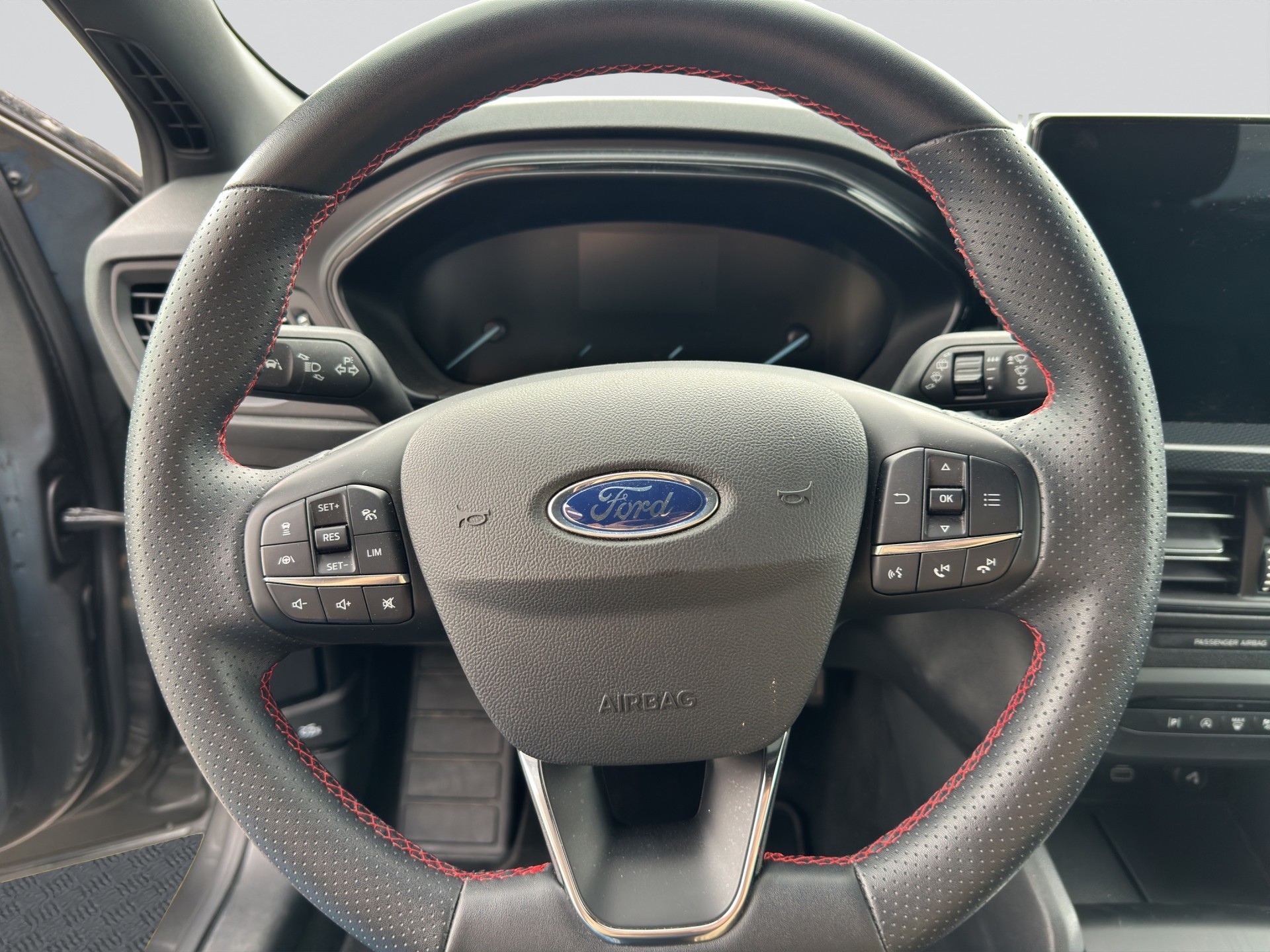 FORD Focus 1.5 TDCi EcoBlue ST-Line Automatic-image-9