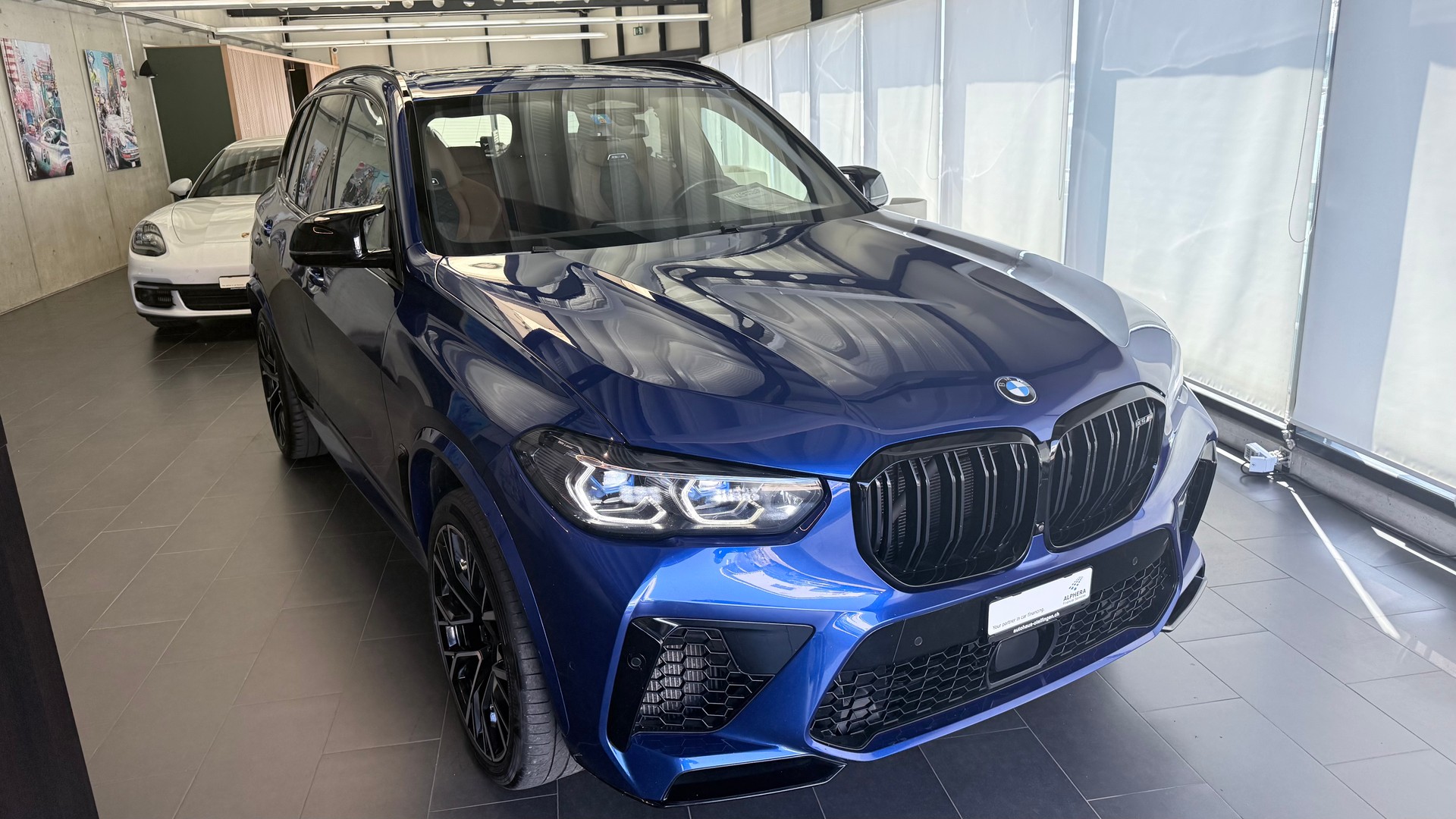 BMW X5 M Competition-showroom-element-1