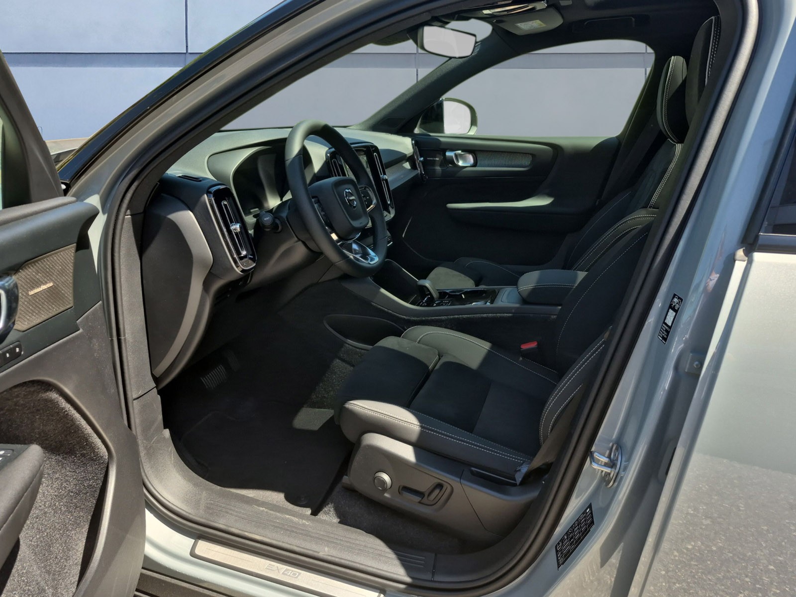 VOLVO EX40 Twin Black Edition AWD-image-9