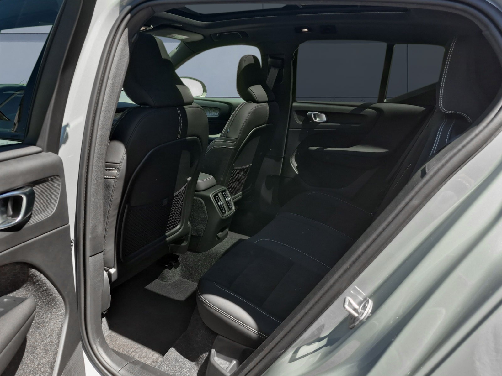 VOLVO EX40 Twin Black Edition AWD-image-14