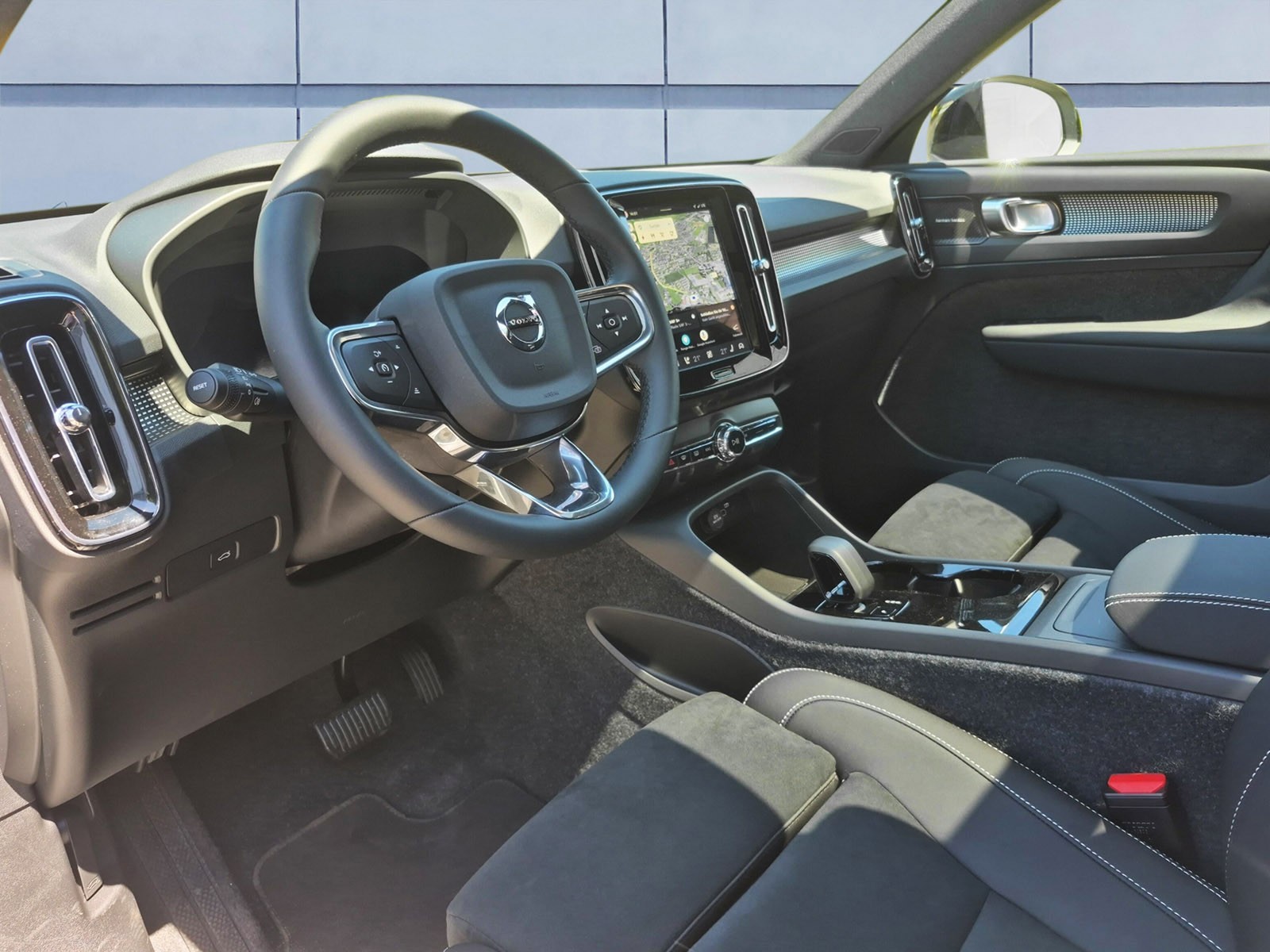 VOLVO EX40 Twin Black Edition AWD-image-10