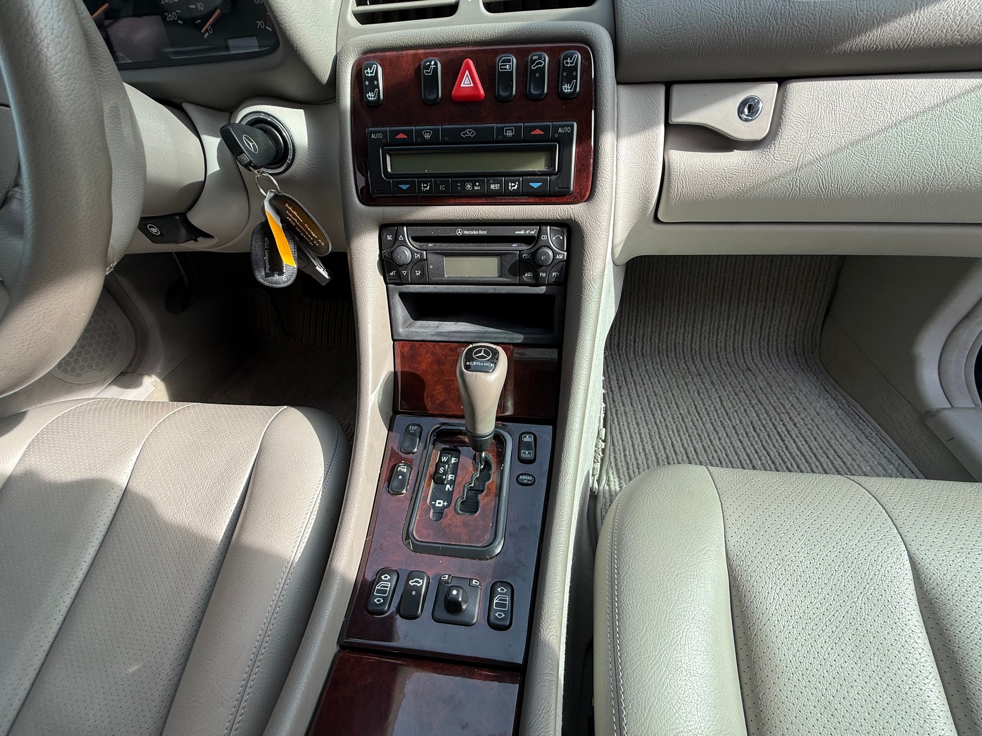 MERCEDES-BENZ CLK 320 Elégance Automatic-image-11