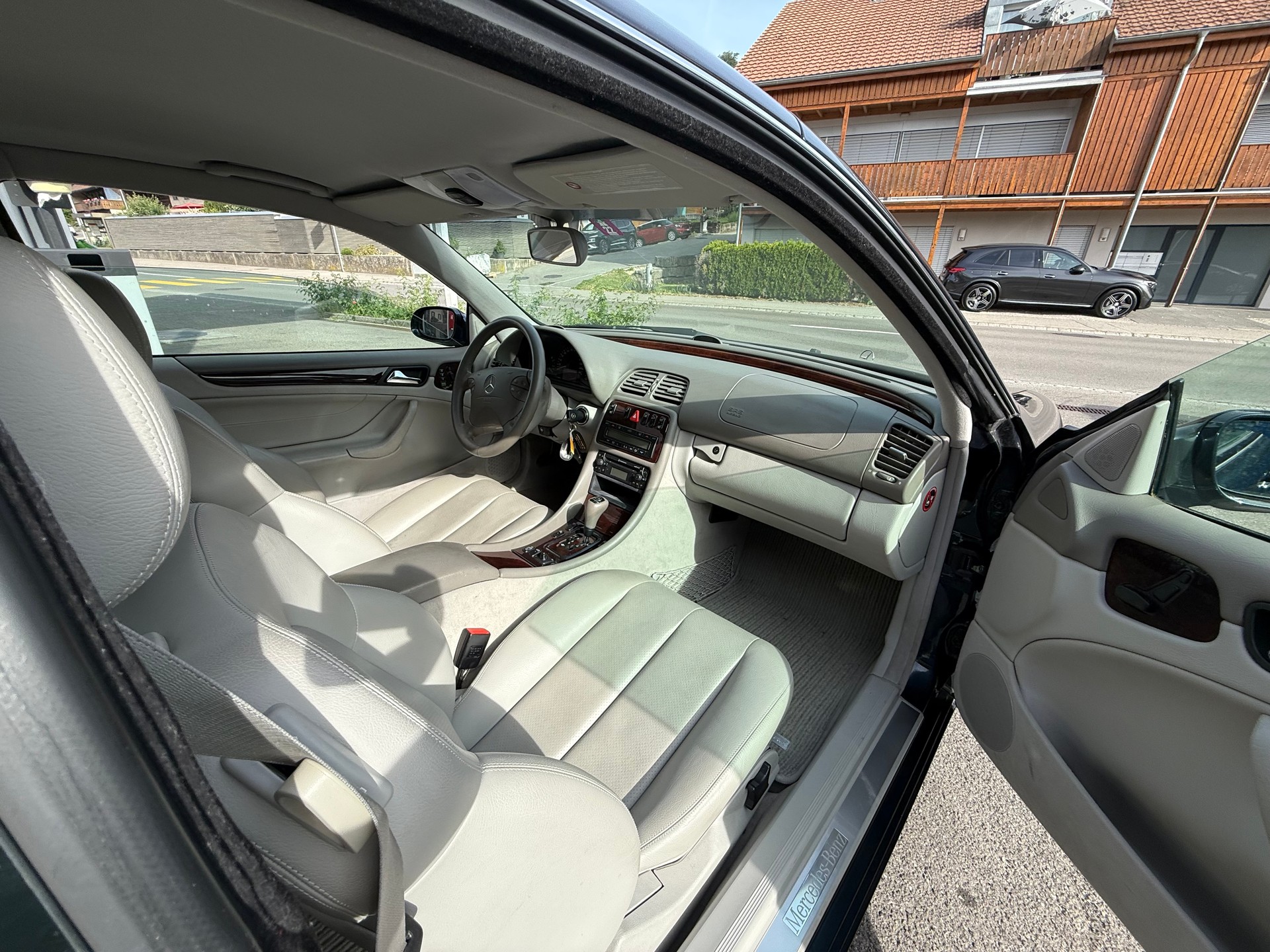 MERCEDES-BENZ CLK 320 Elégance Automatic-image-9