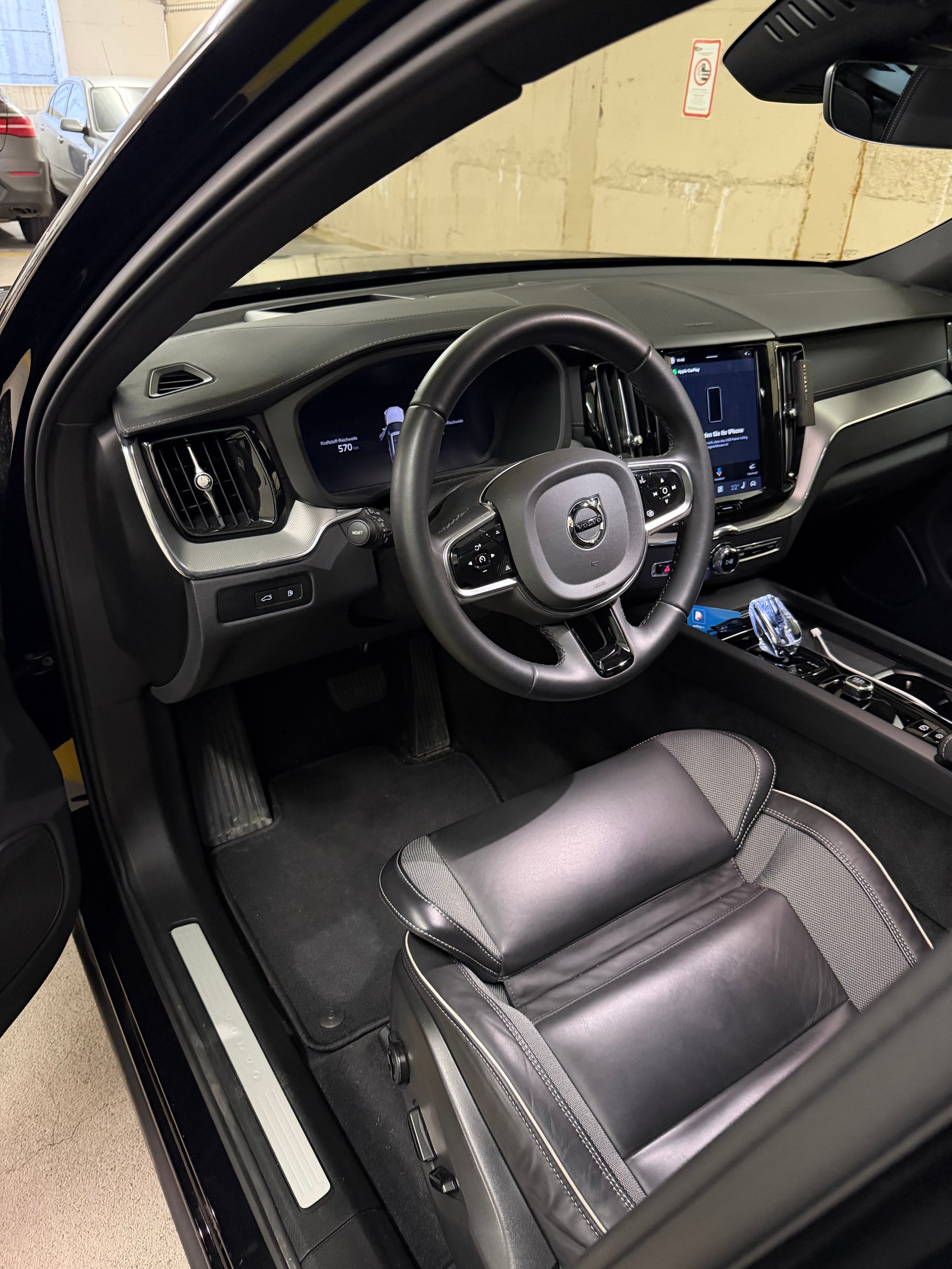 VOLVO 2.0 T8 TE XCENTRIC Black Edition eAWD-image-4