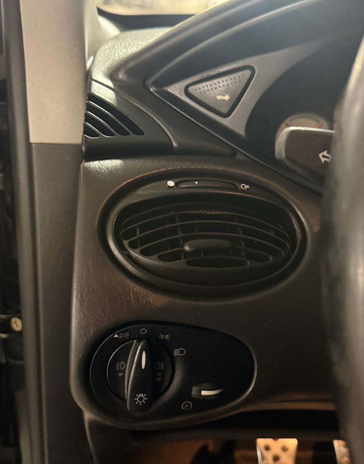 FORD Focus 2.0i 16V ST170-image-14